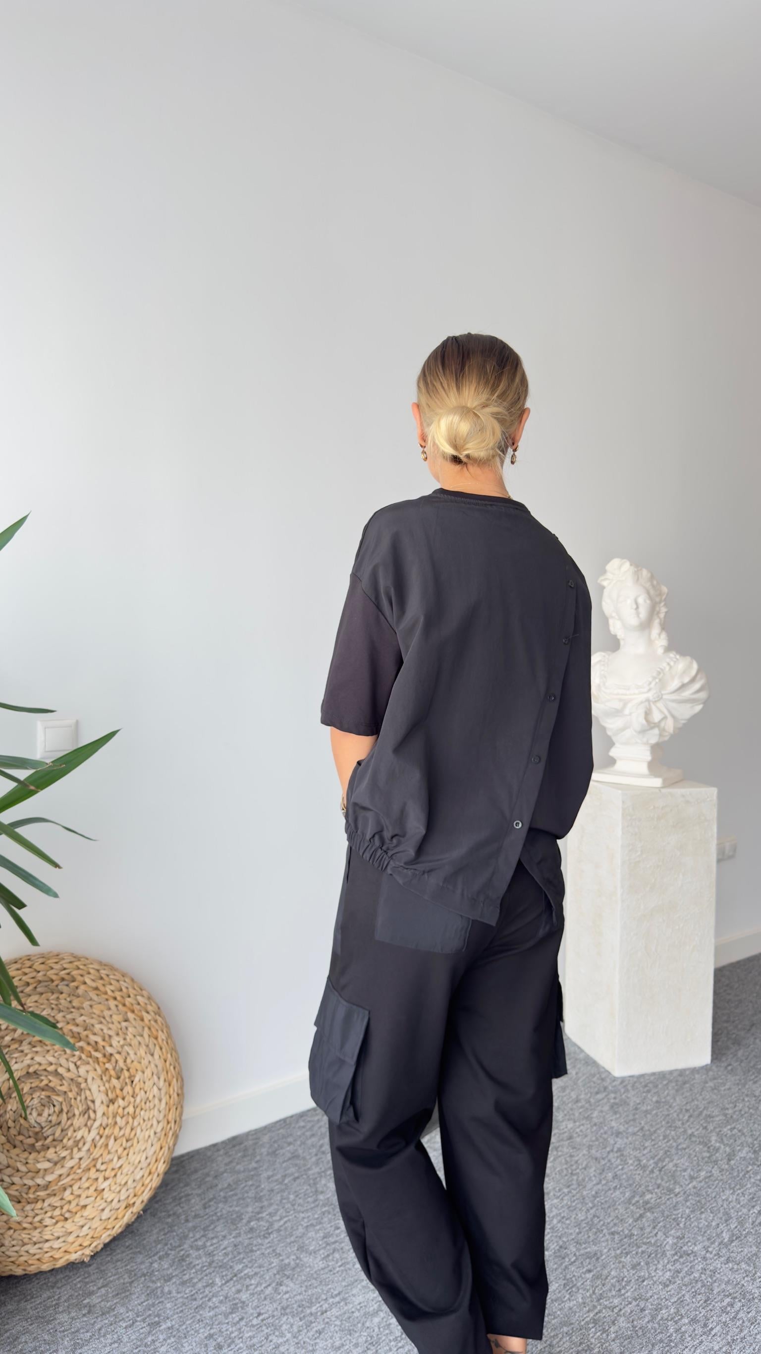 Kia Sırt Düğmeli Siyah Tshirt