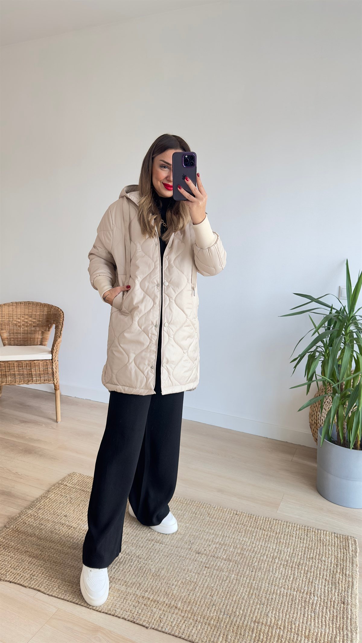 Kapüşonlu Ekru Kapitone Mont