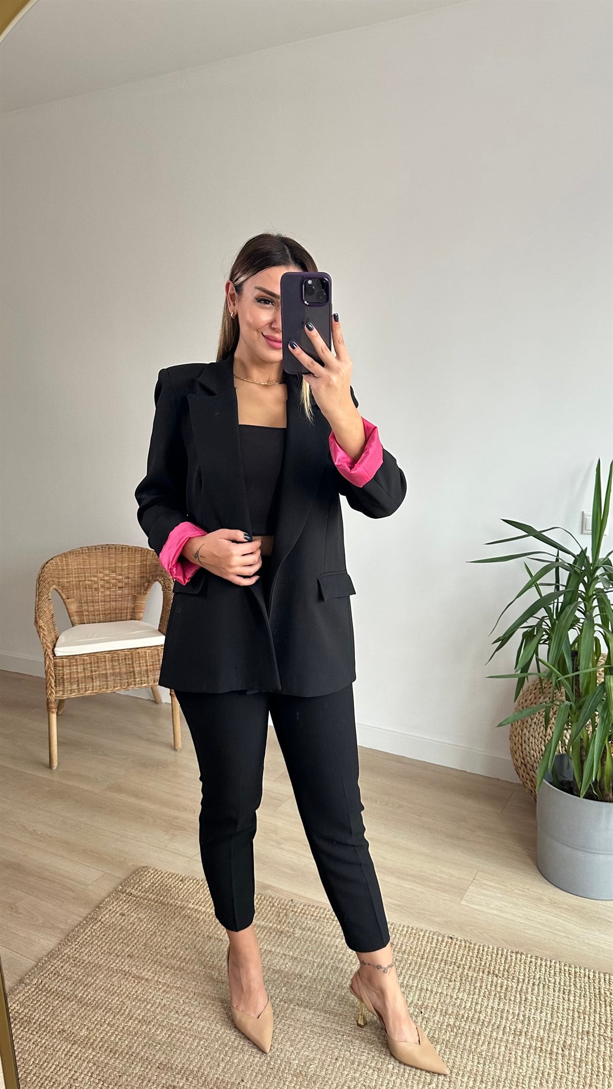 Pembe Astar Detaylı Siyah Blazer Ceket