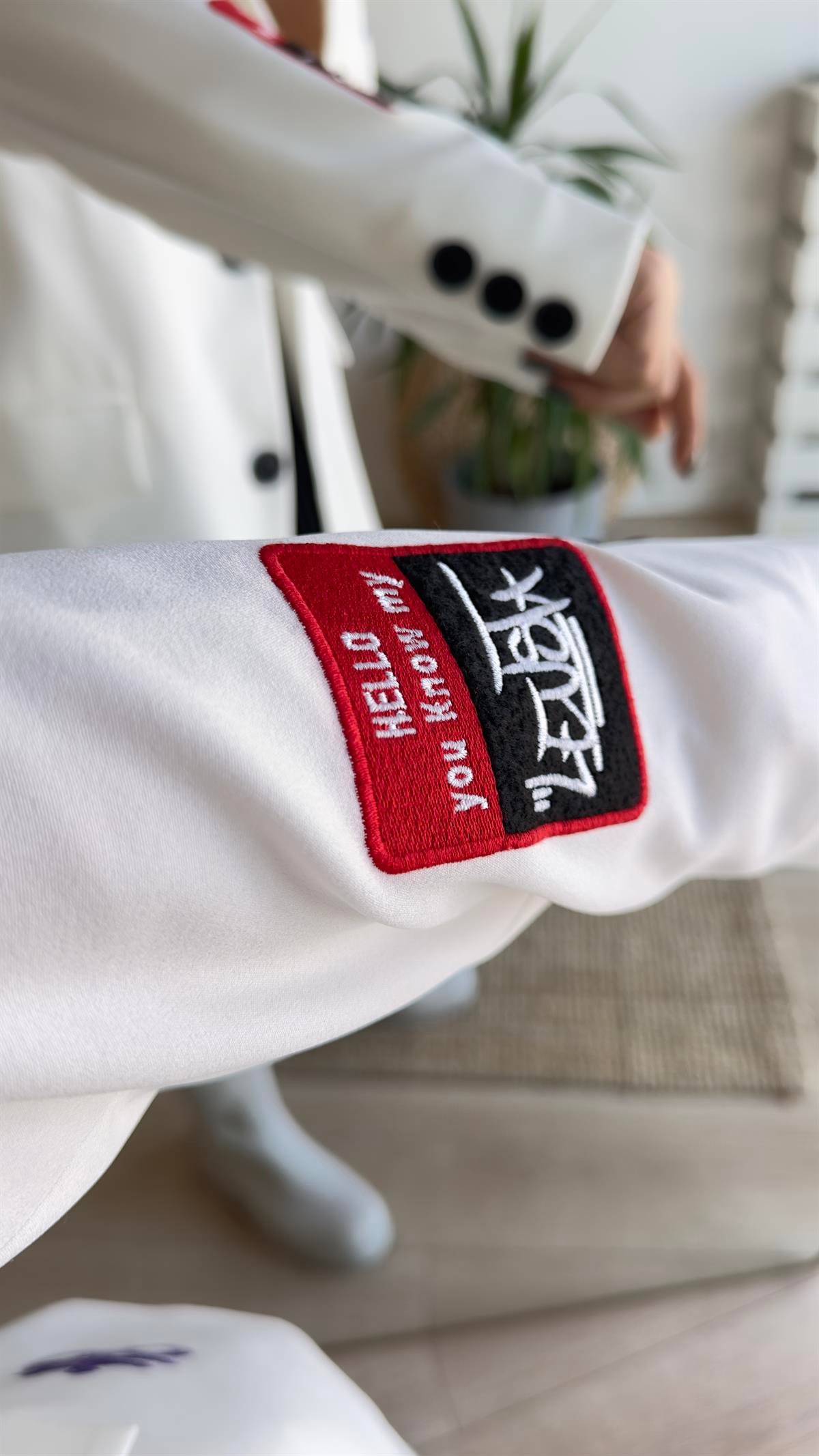 Oversize İşlemeli Beyaz Ceket