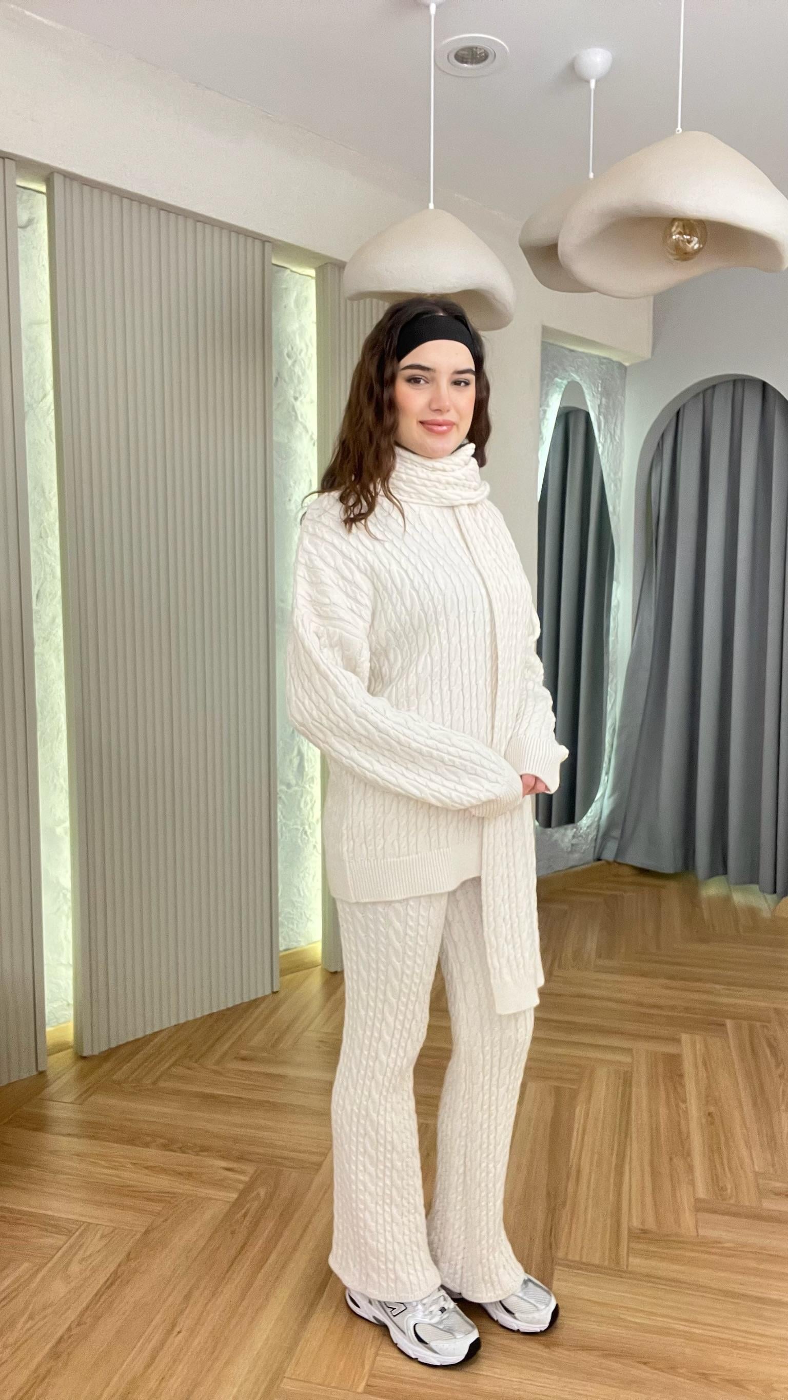 Ekru Atkılı Üçlü Triko Takım