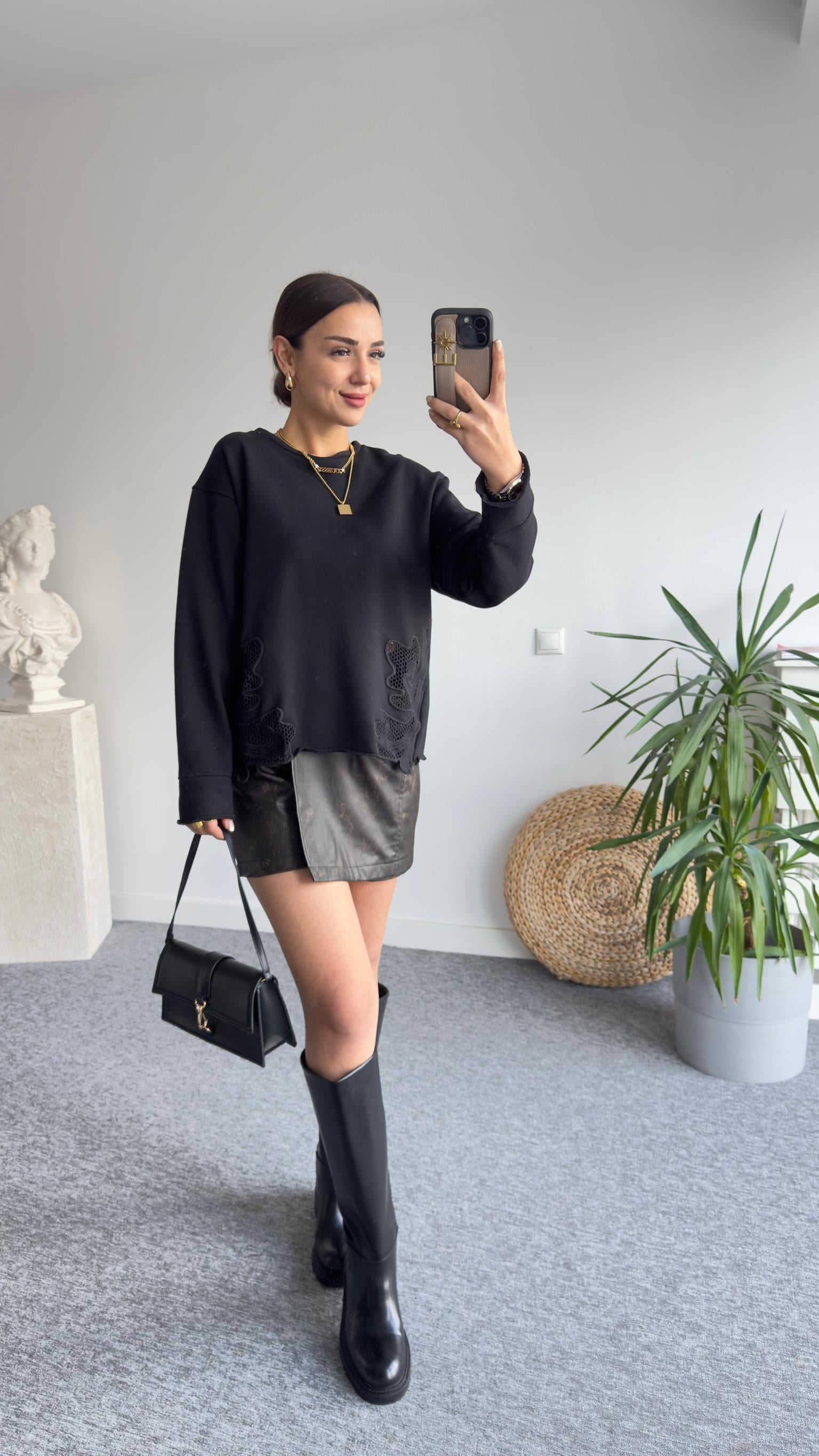 Marka Model Aplike Detay Siyah Sweat