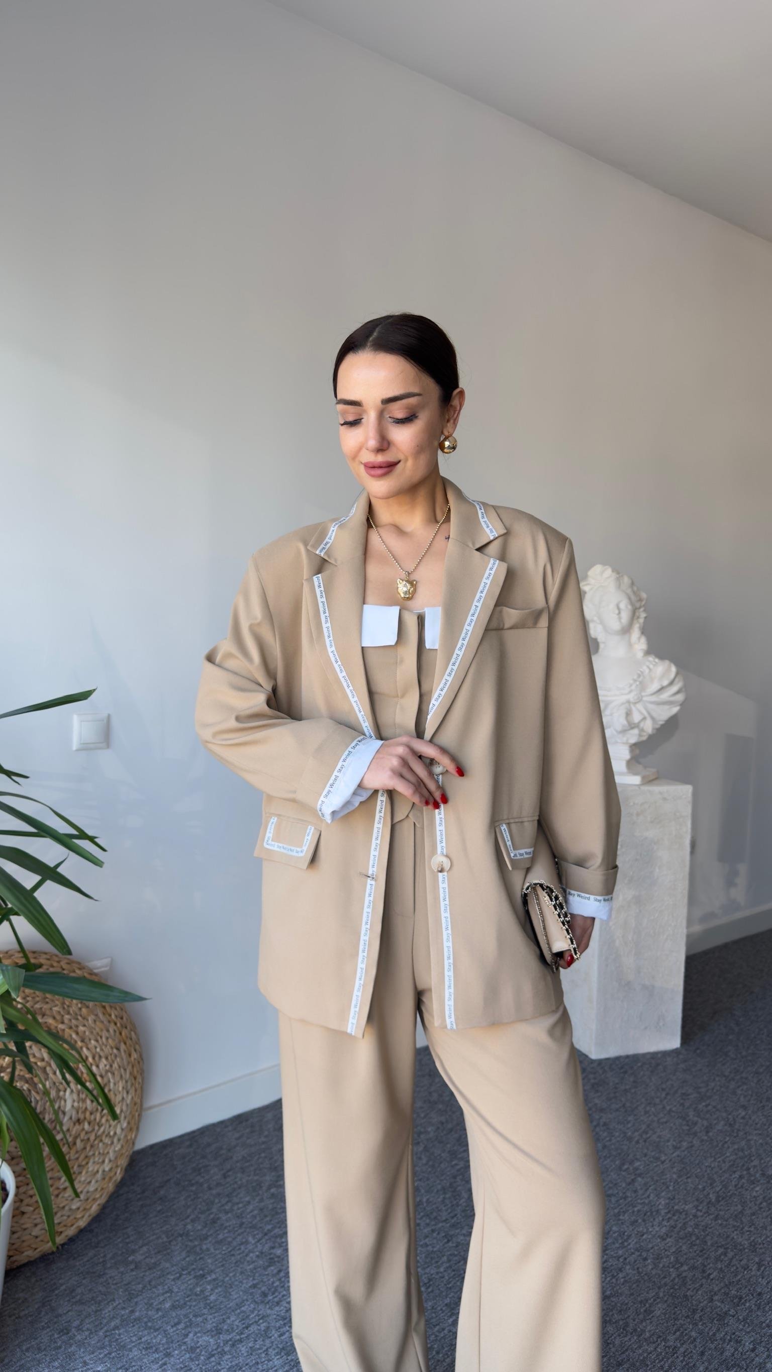 Seta Şerit Yazı Detaylı Bej Blazer Ceket