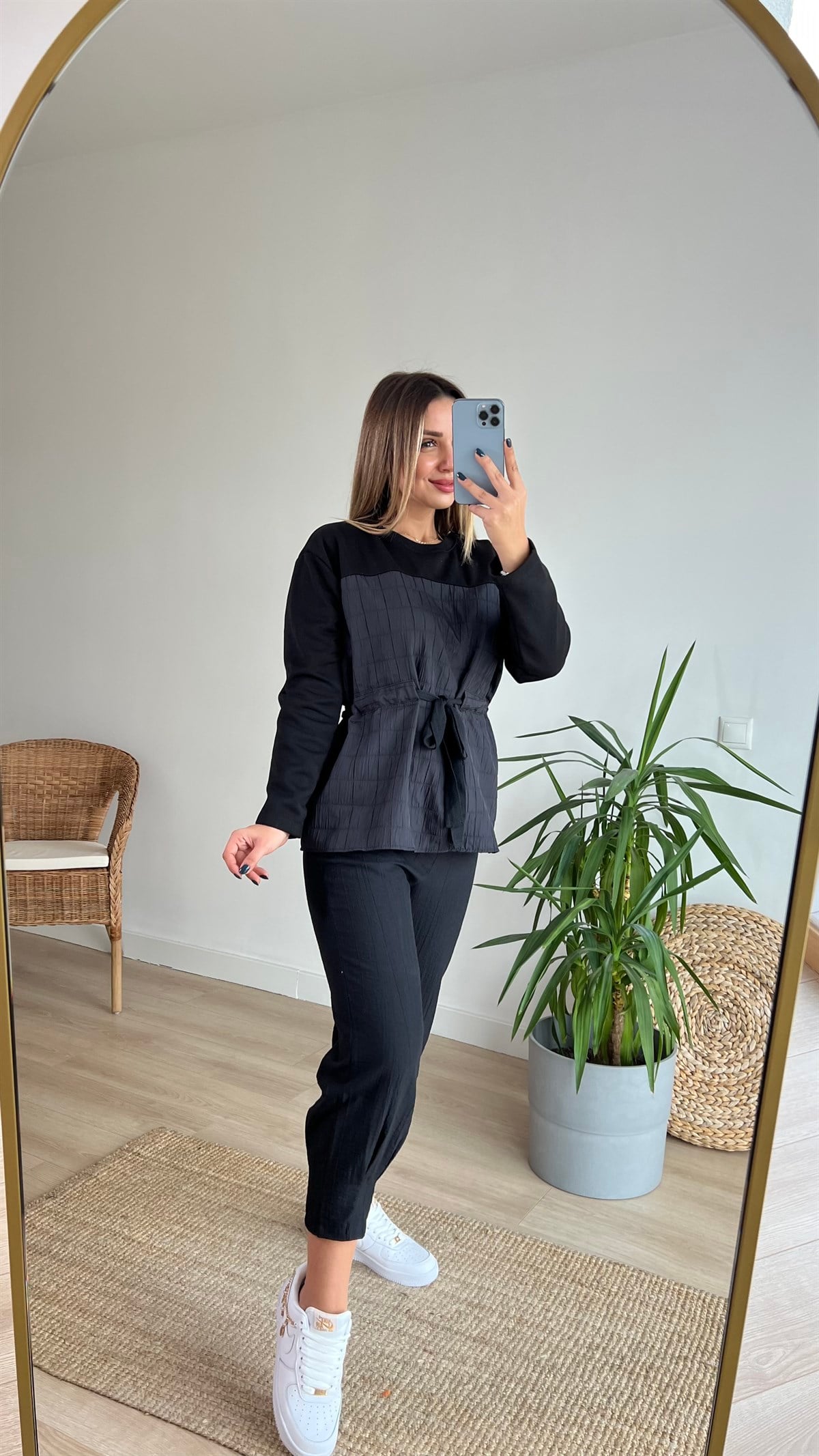 Kapitone Detaylı Siyah Sweatshirt