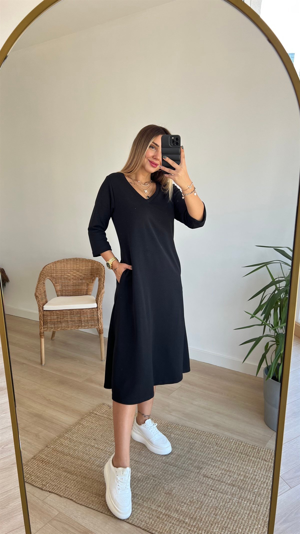 Siyah Yarım Kol V Yaka Basic Elbise