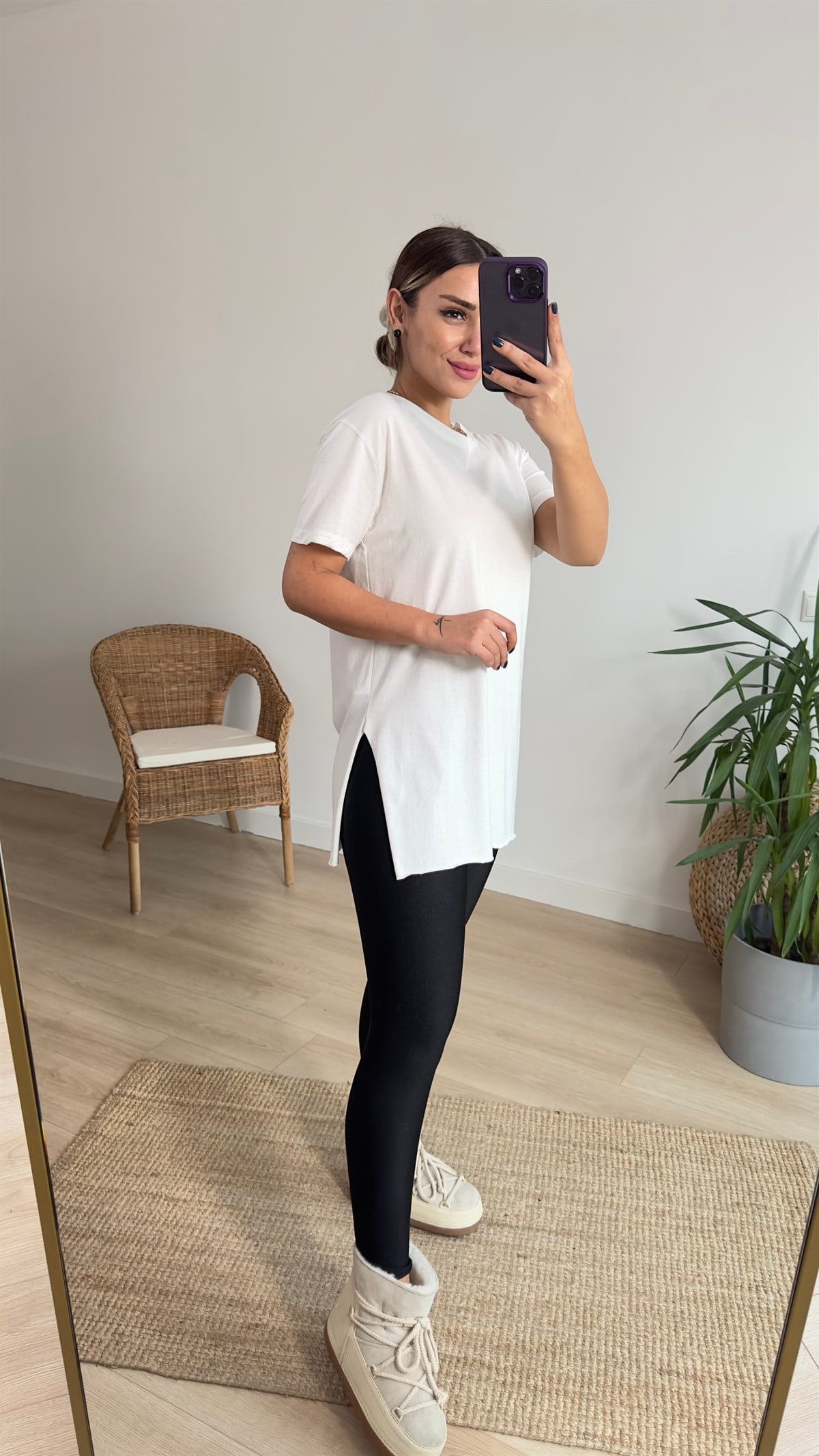  Bisiklet Yaka Yanları Yırtmaçlı Beyaz Tshirt	