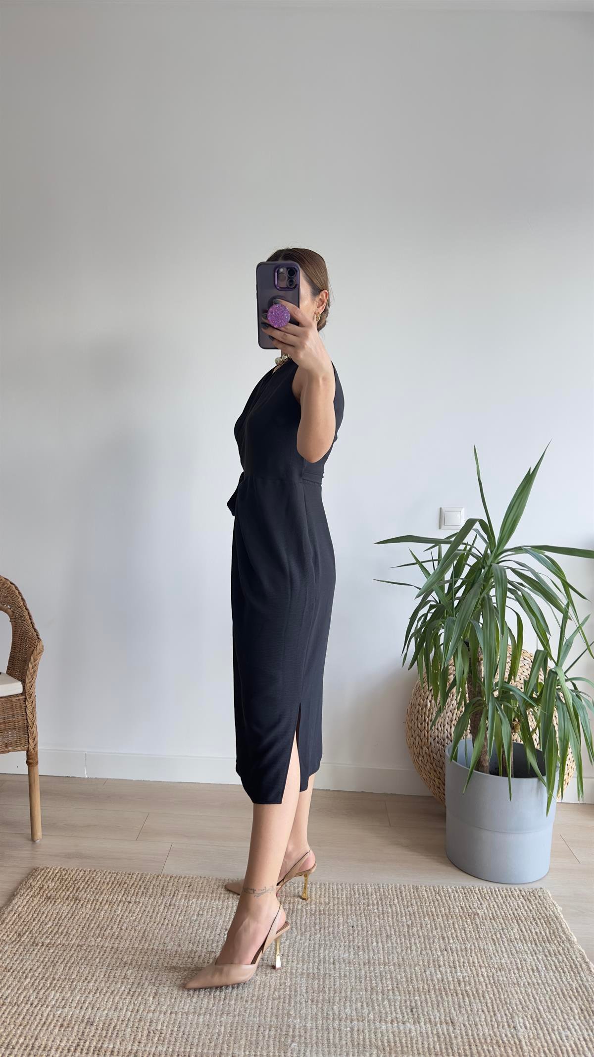 Lotus Bağlamalı Siyah Kolsuz Elbise 