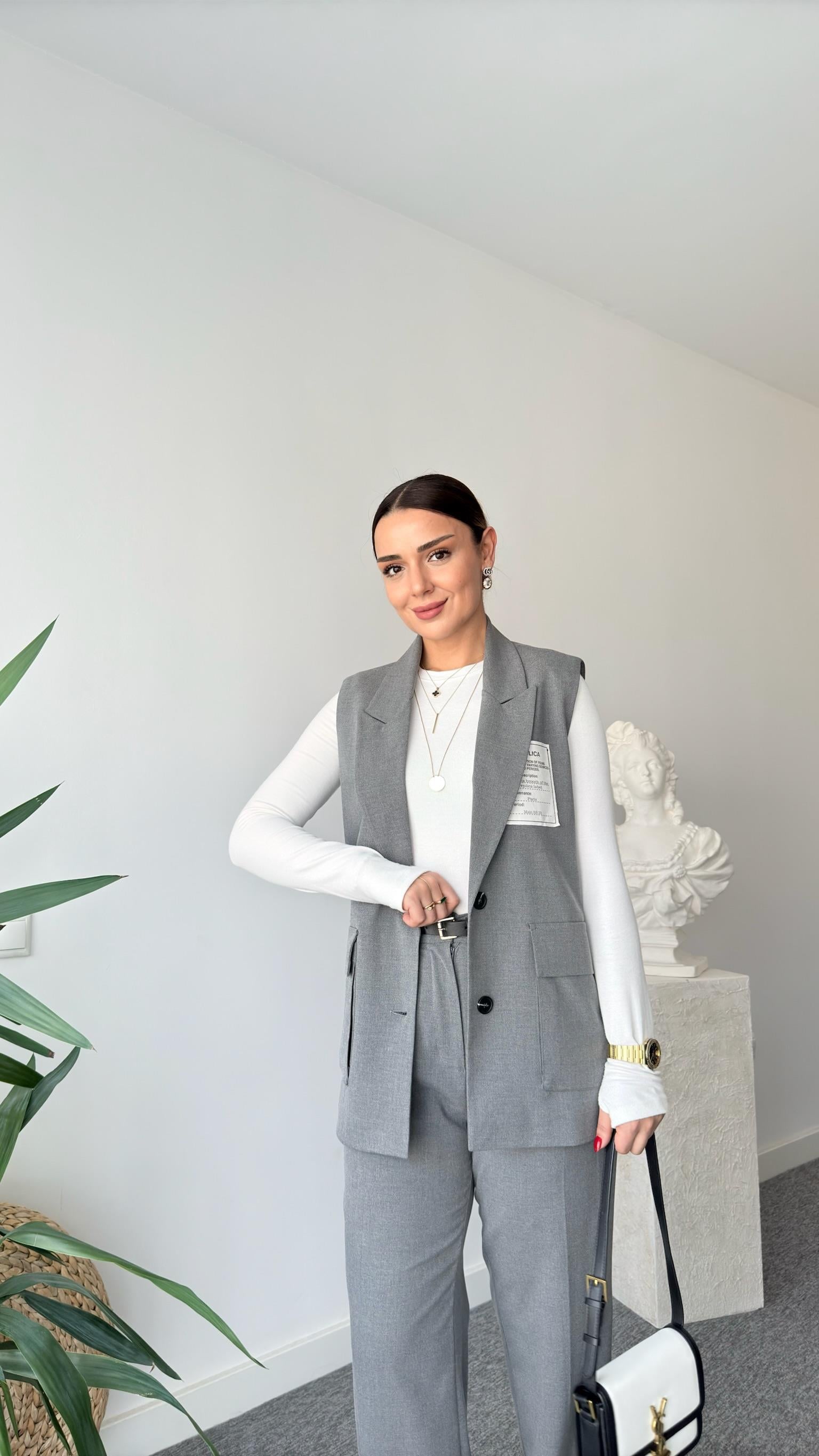 Gri Etiket Detaylı Yelek Pantolon Takım
