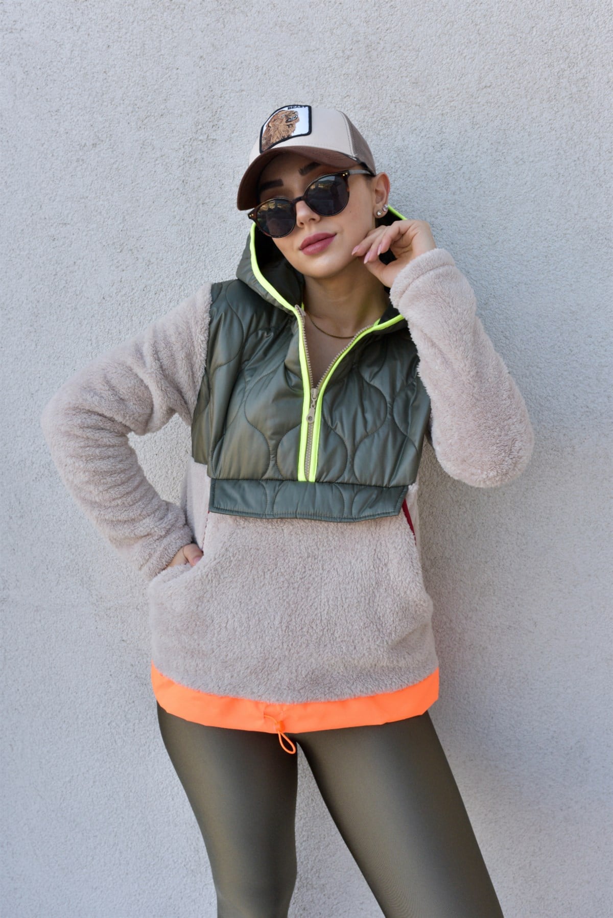 Kapitone Detaylı Bej Sweat