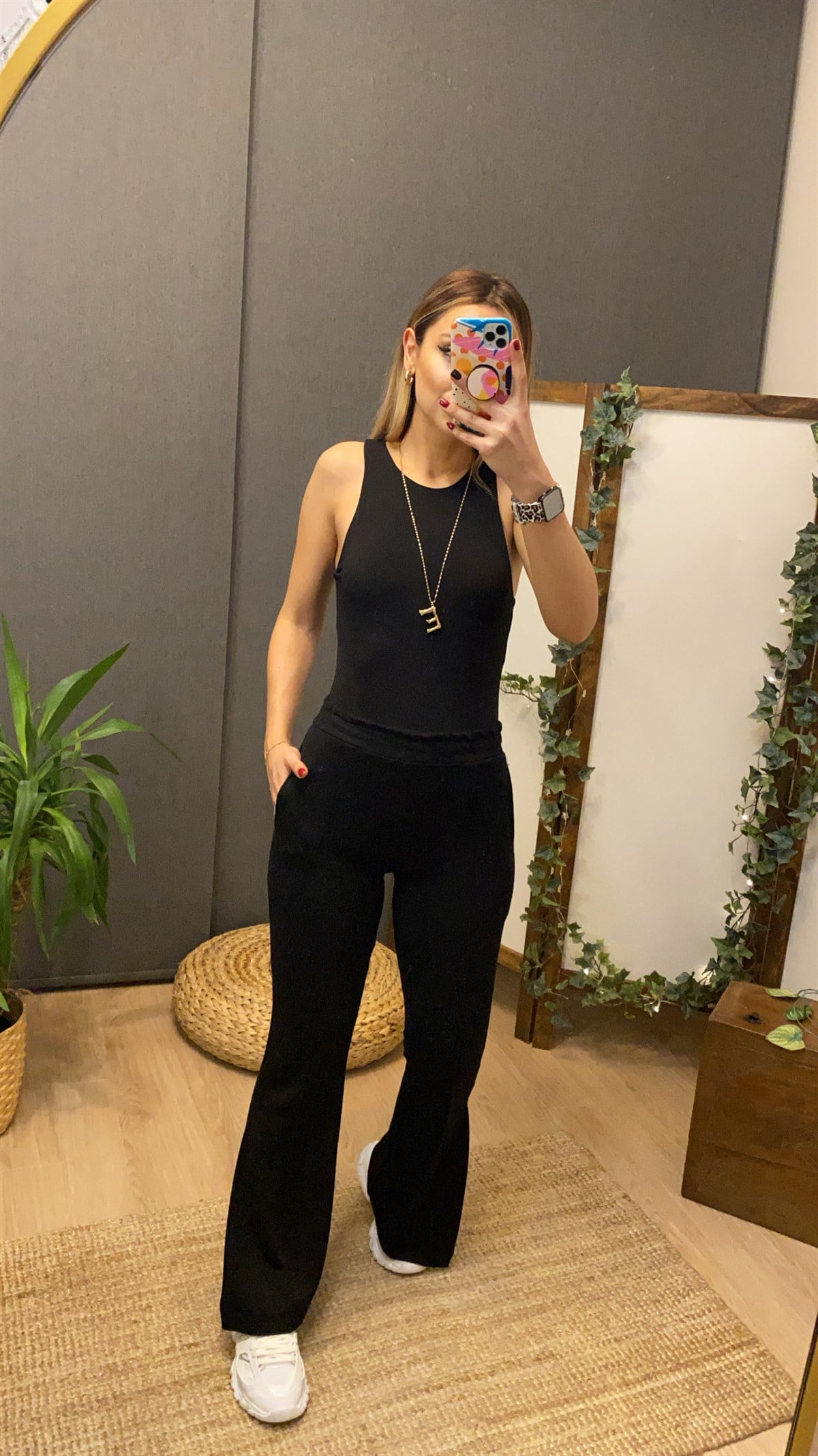 Siyah Alttan Çıtçıtlı Bodysuit
