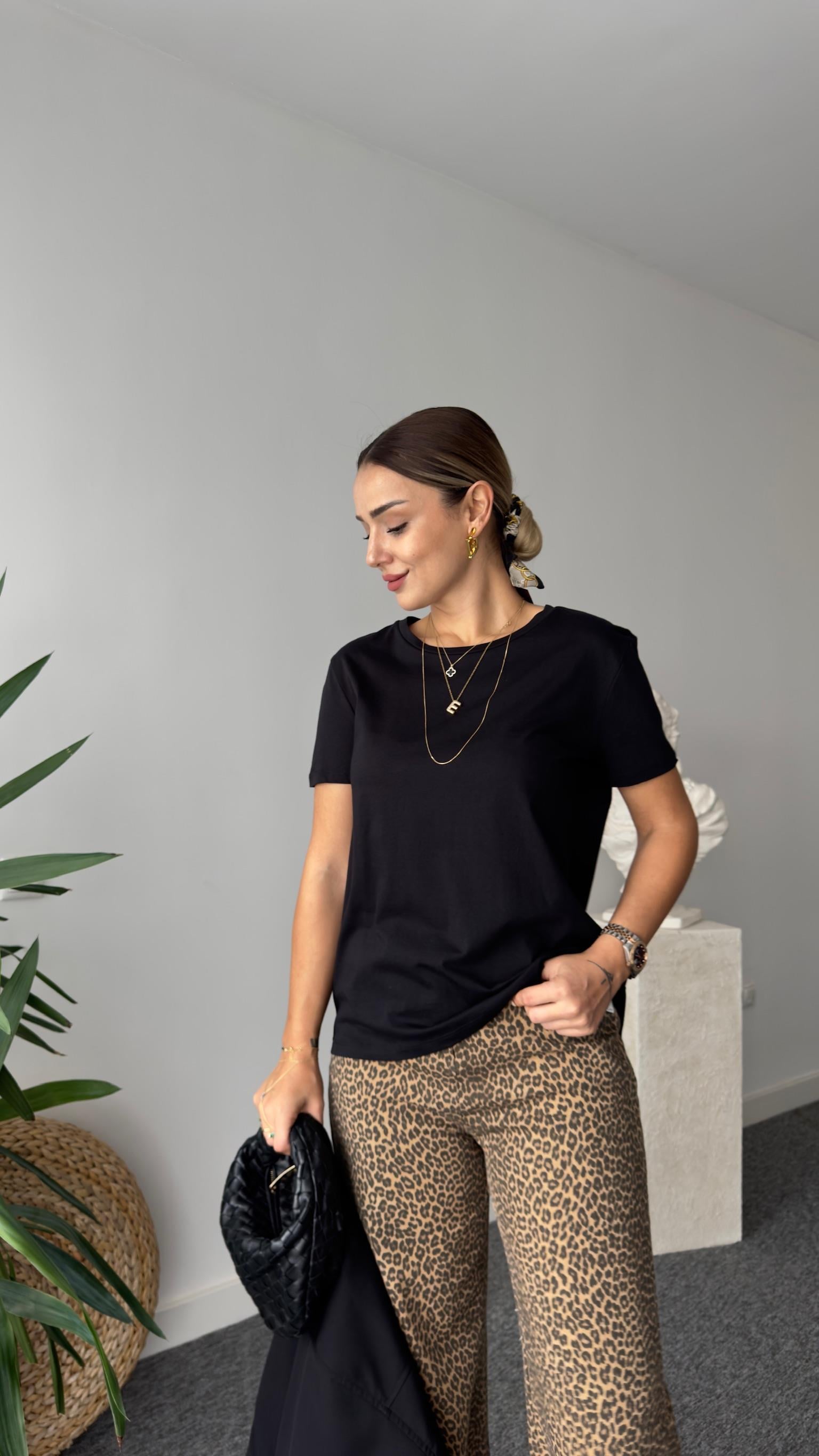 Bisiklet Yaka Pamuklu Siyah Tshirt