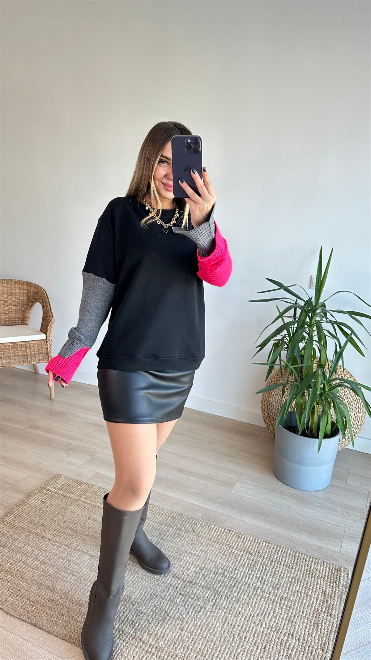 Kolları Triko Detaylı Siyah Sweatshirt