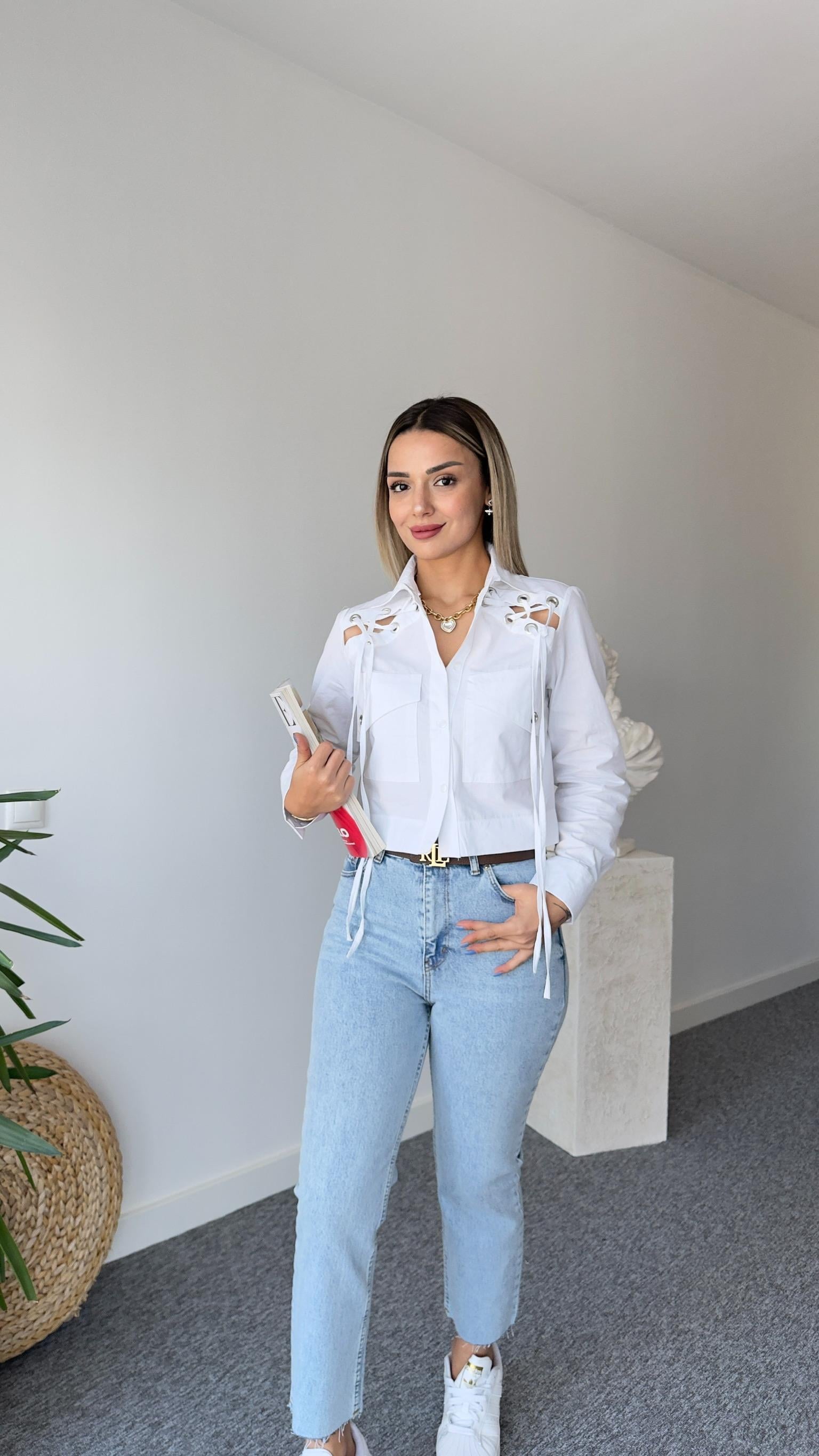 Kuş Gözü Detaylı Beyaz Gömlek