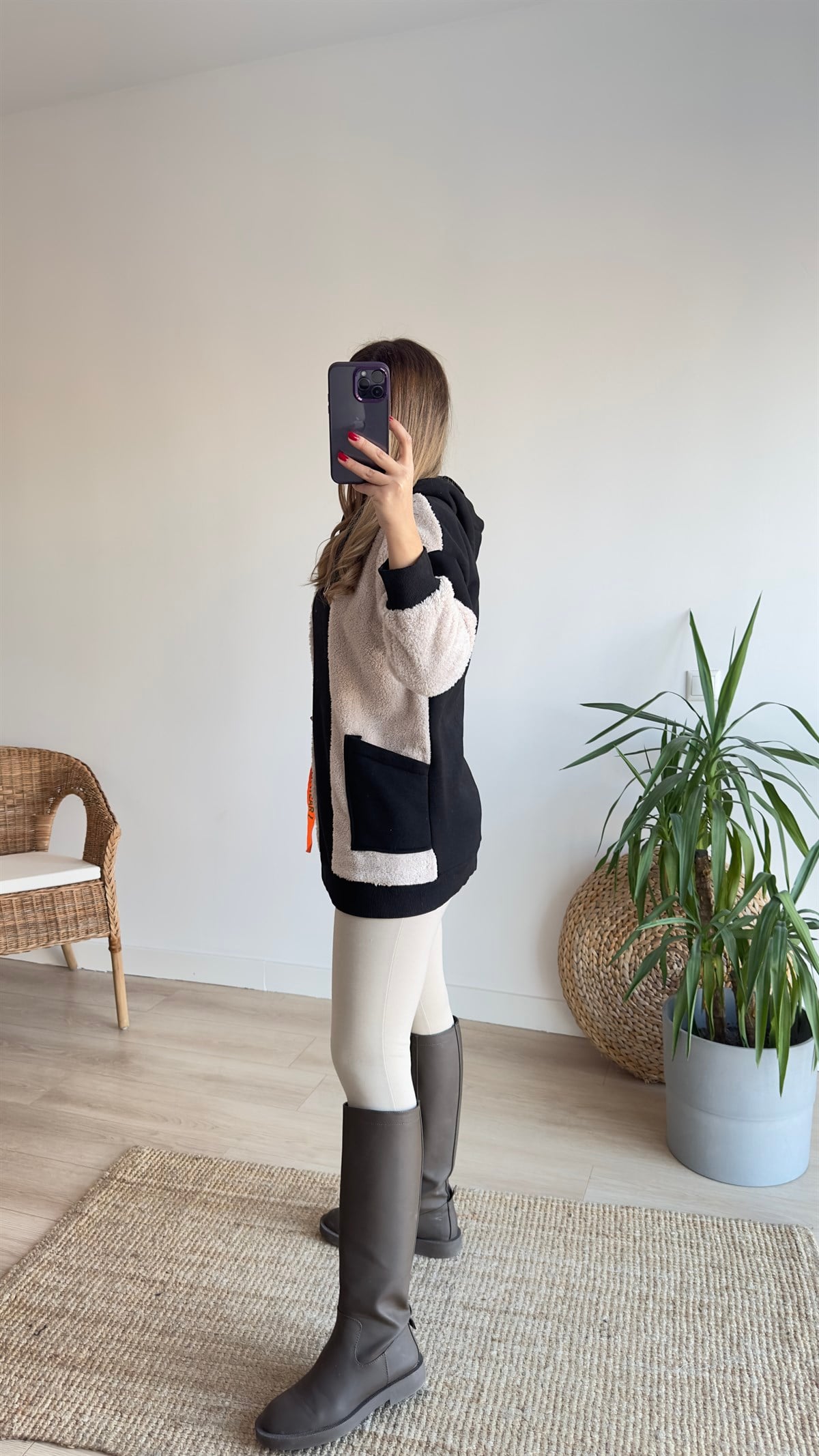 Peluş Detaylı Kapüşonlu Siyah  Sweatshirt