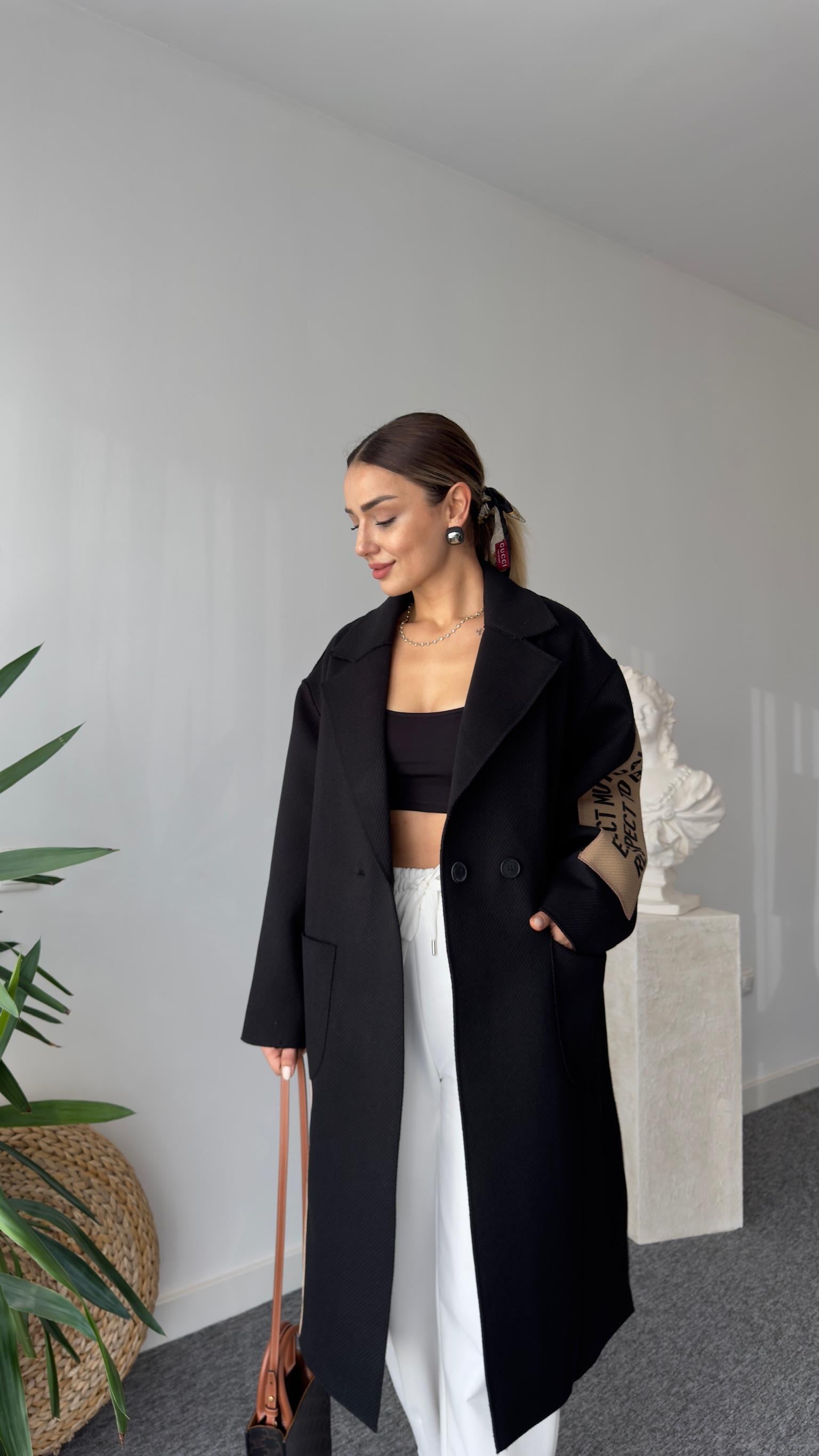 Marike Orj Model Yazı Detaylı Astarlı Siyah Kaban