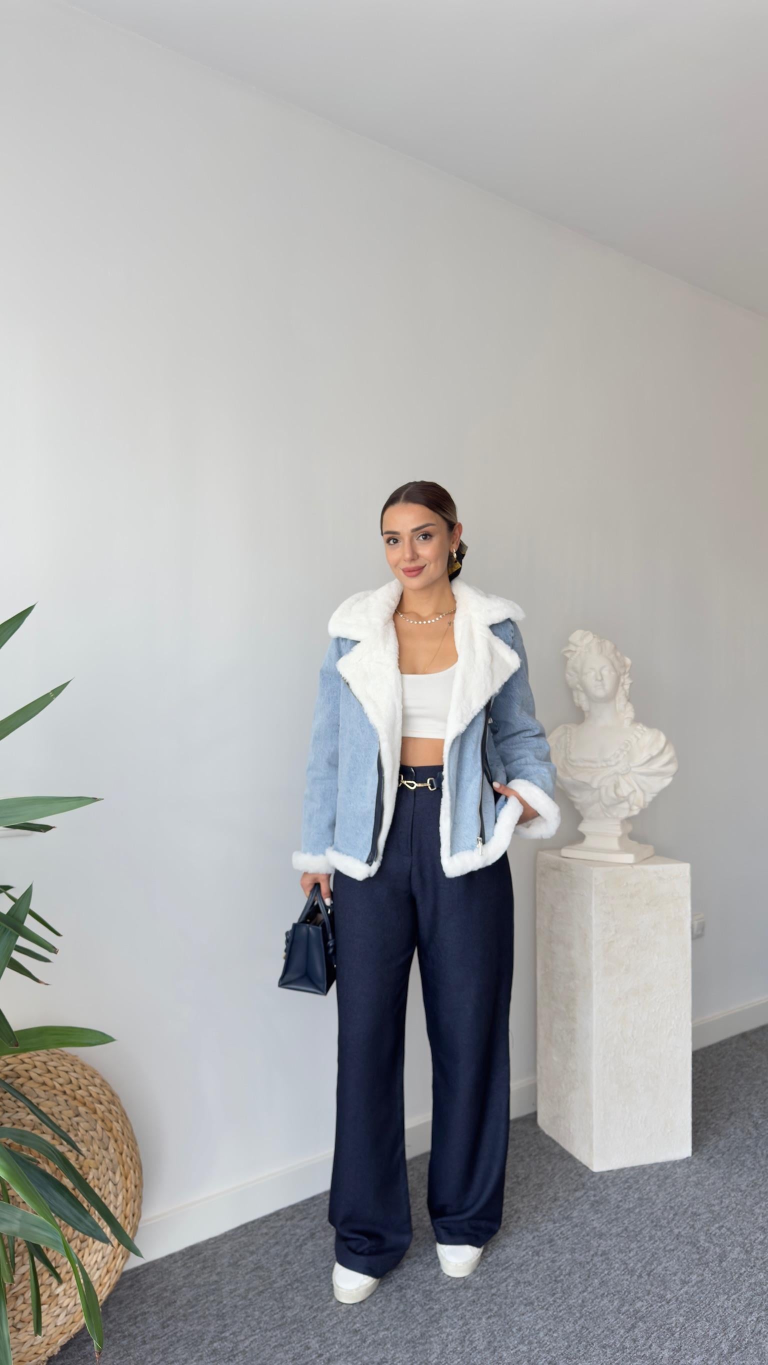 Beyaz Peluş Detaylı Jean Mont