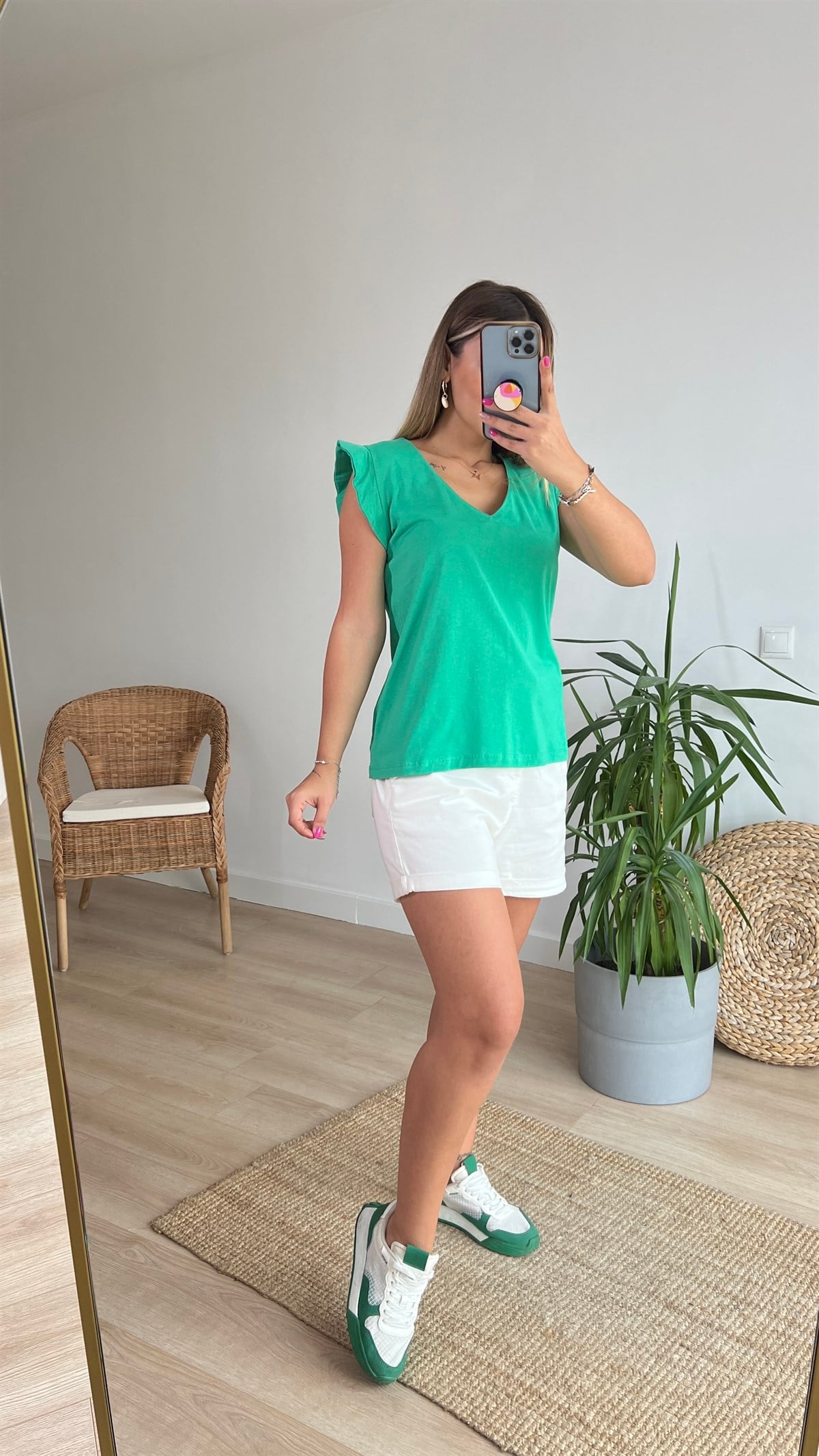 Kolları Volanlı V Yaka Yeşil Tshirt