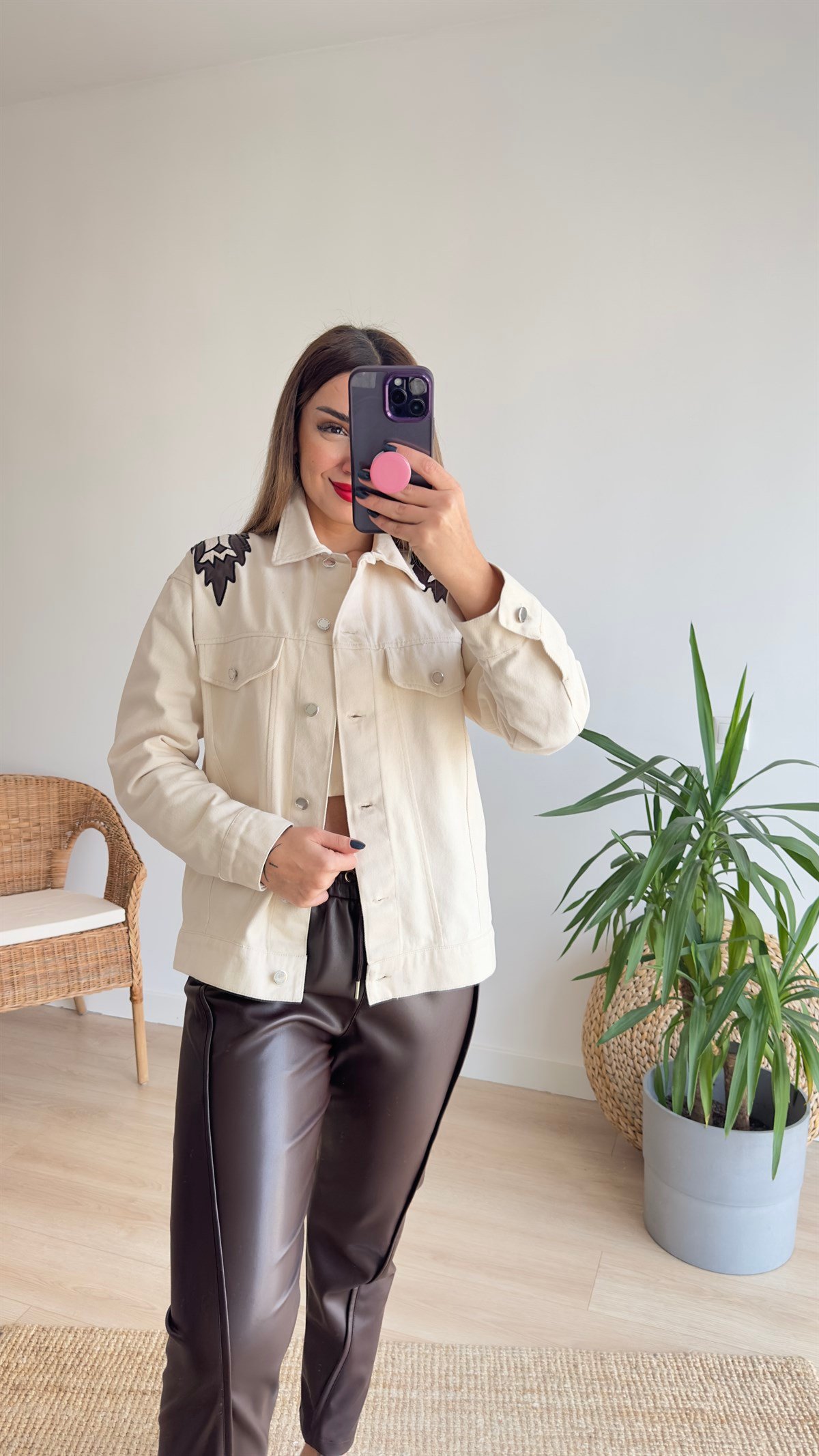 Omuzları Nakış Detaylı Gabardin Ceket 