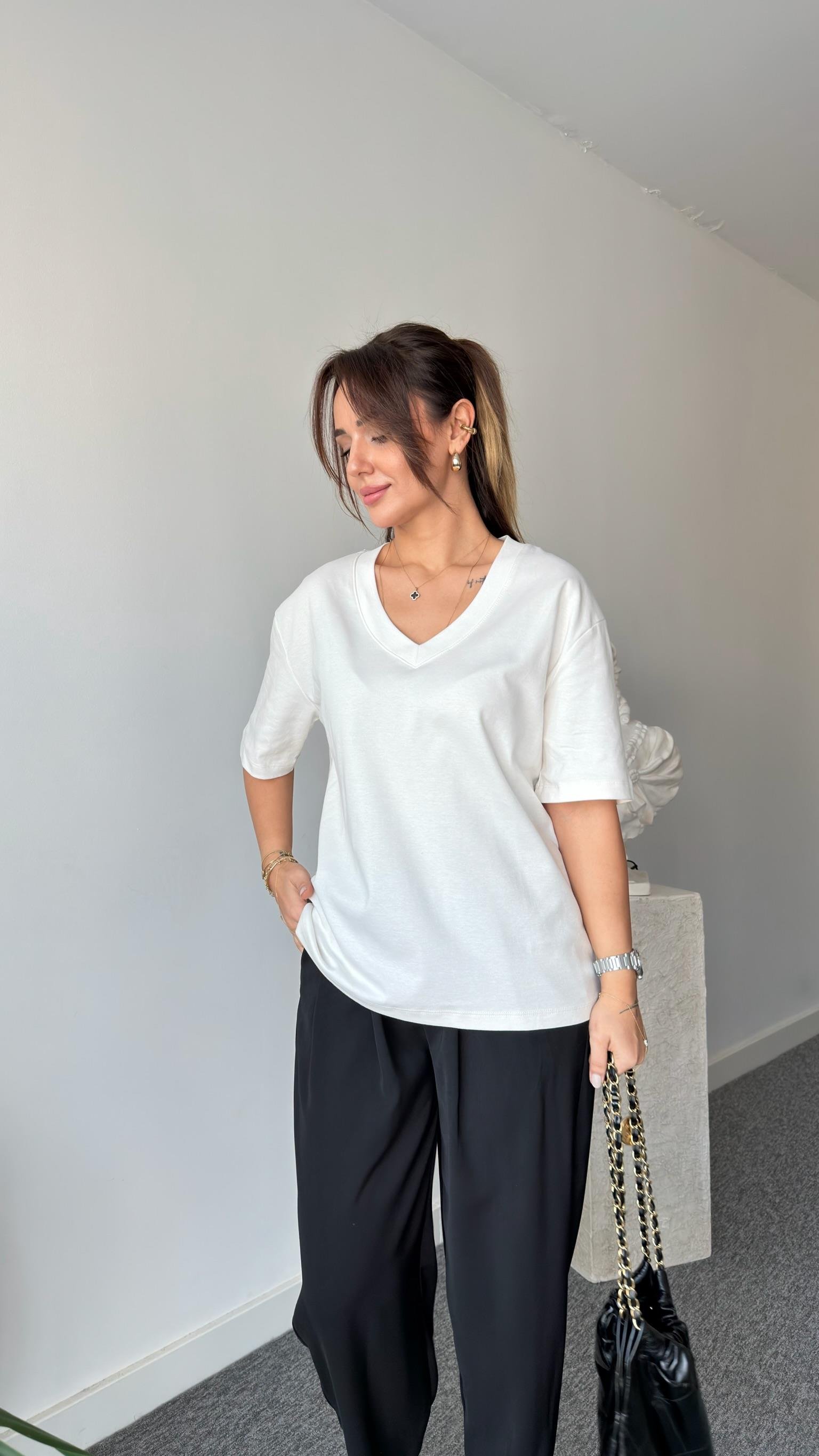 Beyaz V Yaka Basic Massi Tshirt