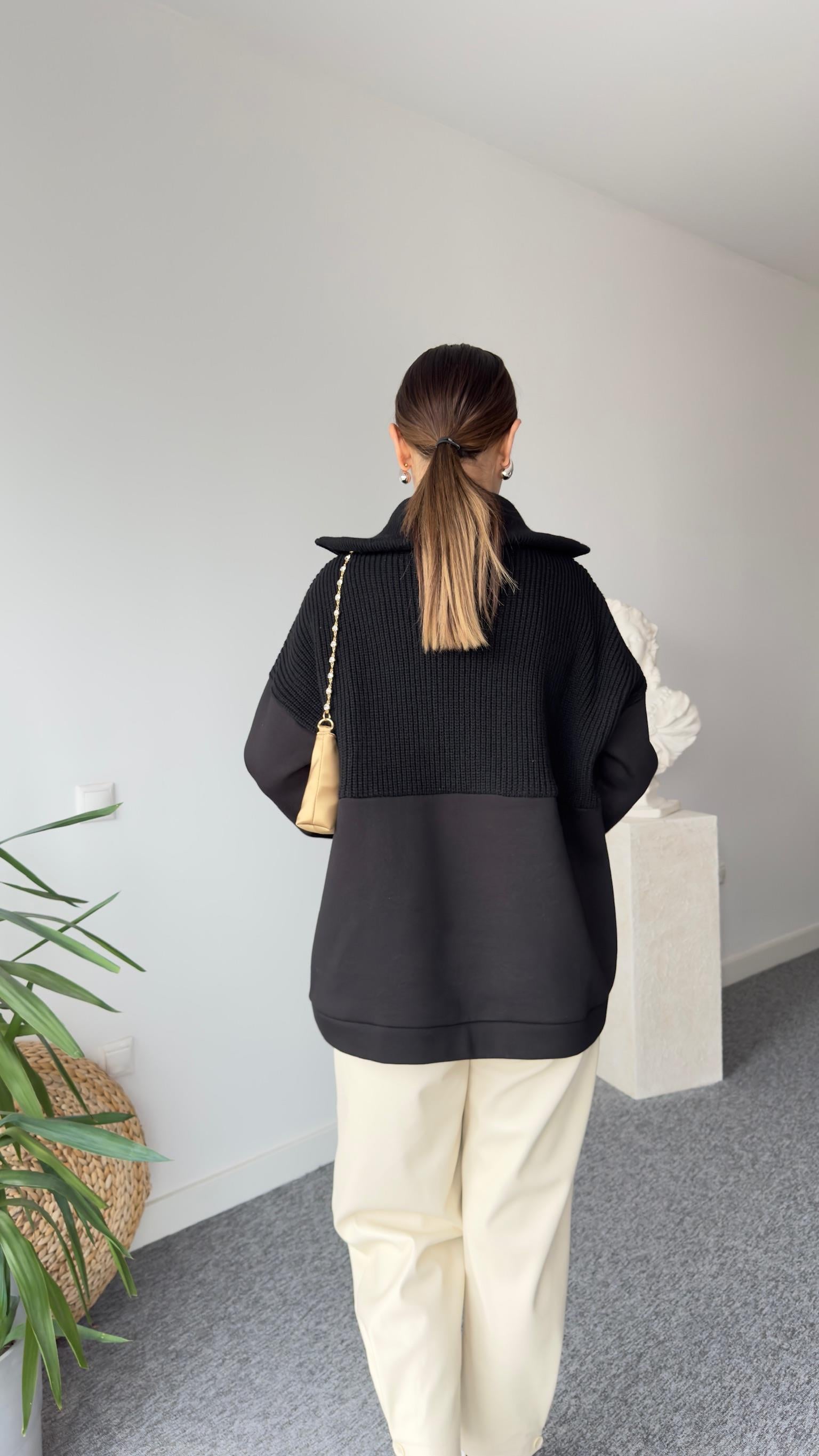 Üst Trikolu Fermuarlı Siyah Sweatshirt
