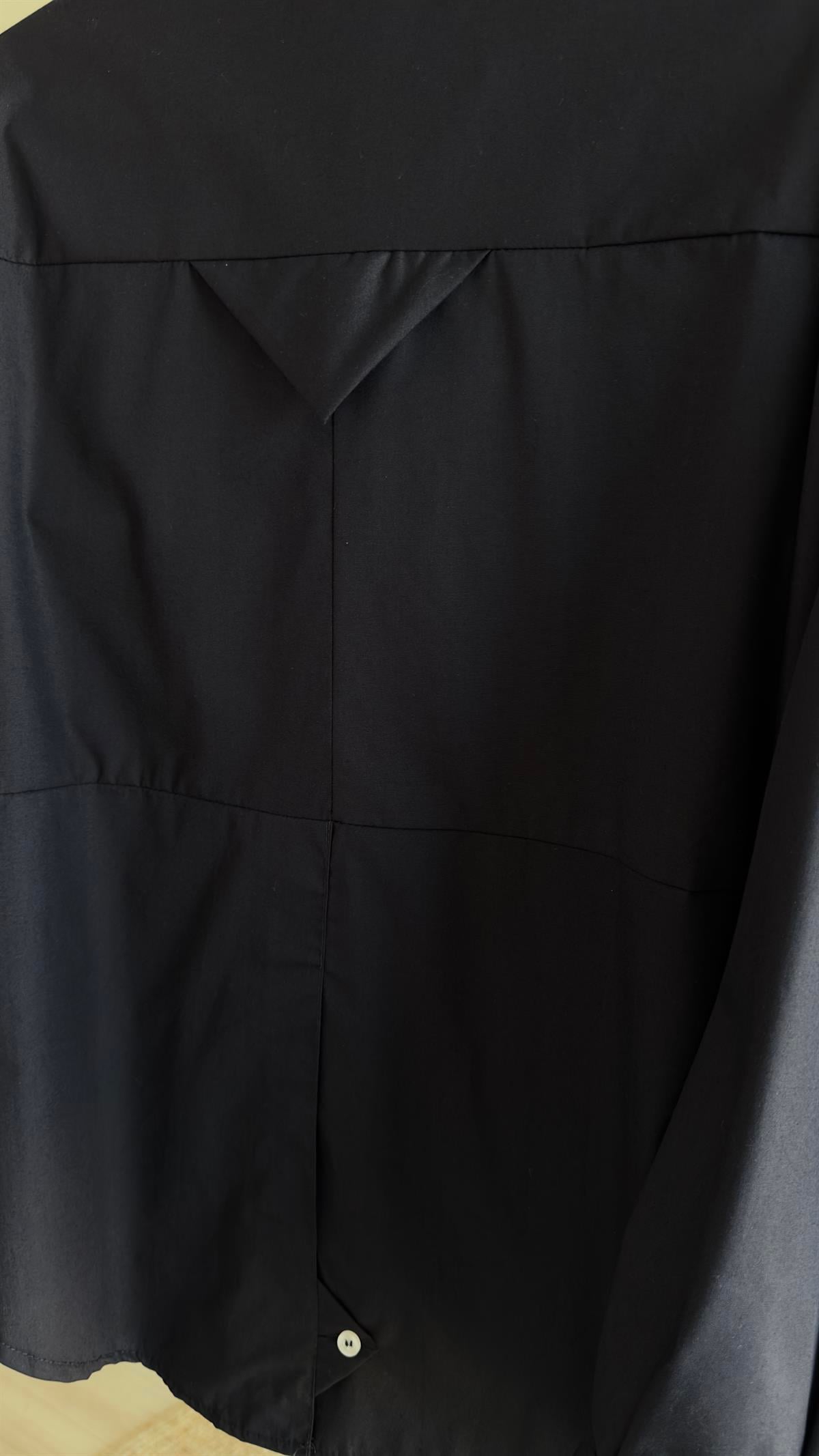 Marka Model Yazı Detaylı Gömlek
