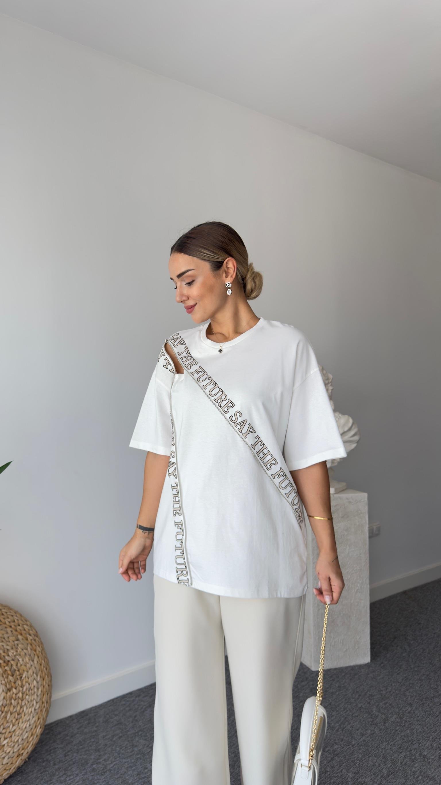 Yazı Ve Fermuar Detaylı Tasarım Tshirt