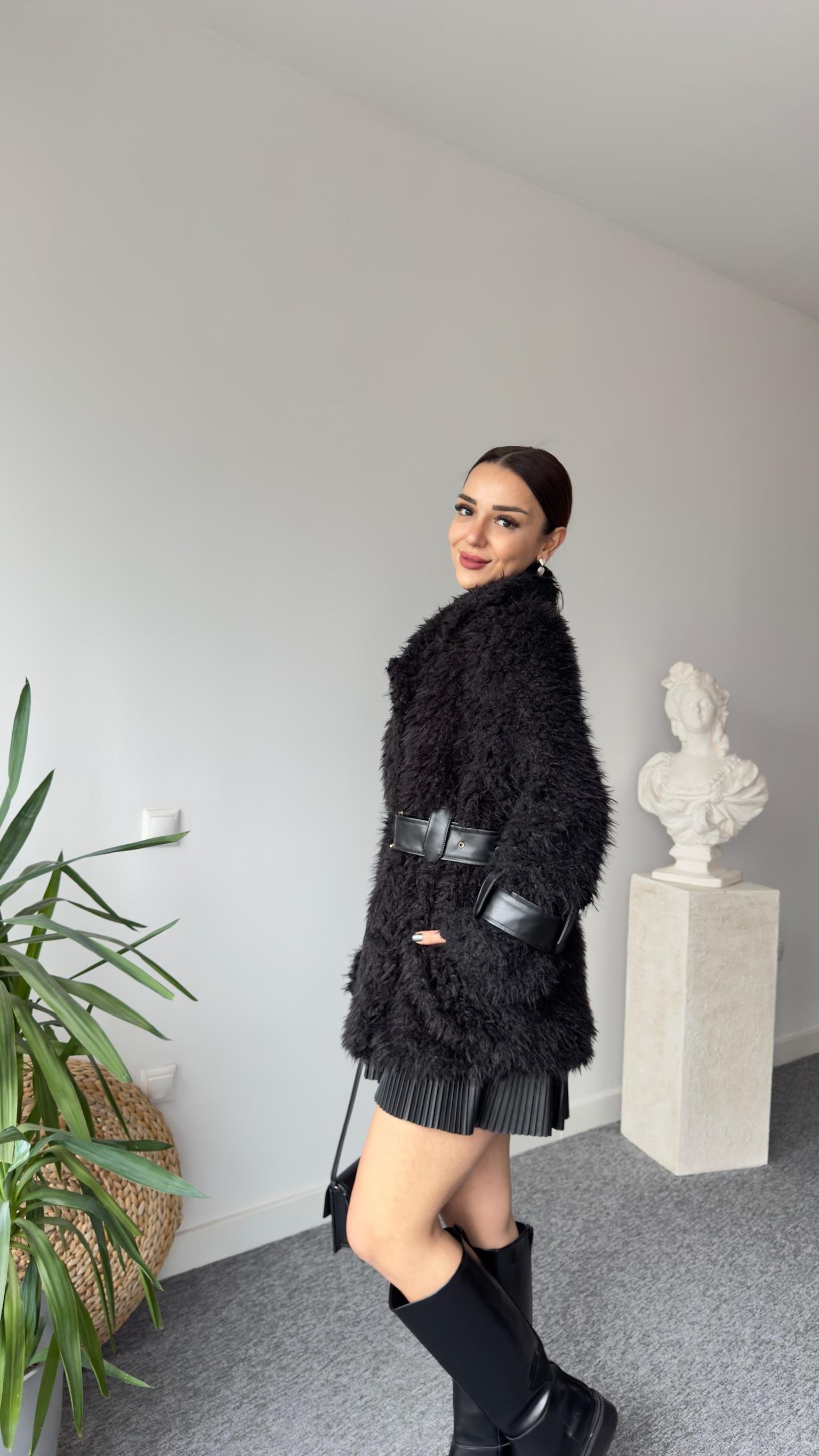 Premıum Deri Detaylı Siyah Peluş Mont (Ön Sipariş Ürünü)