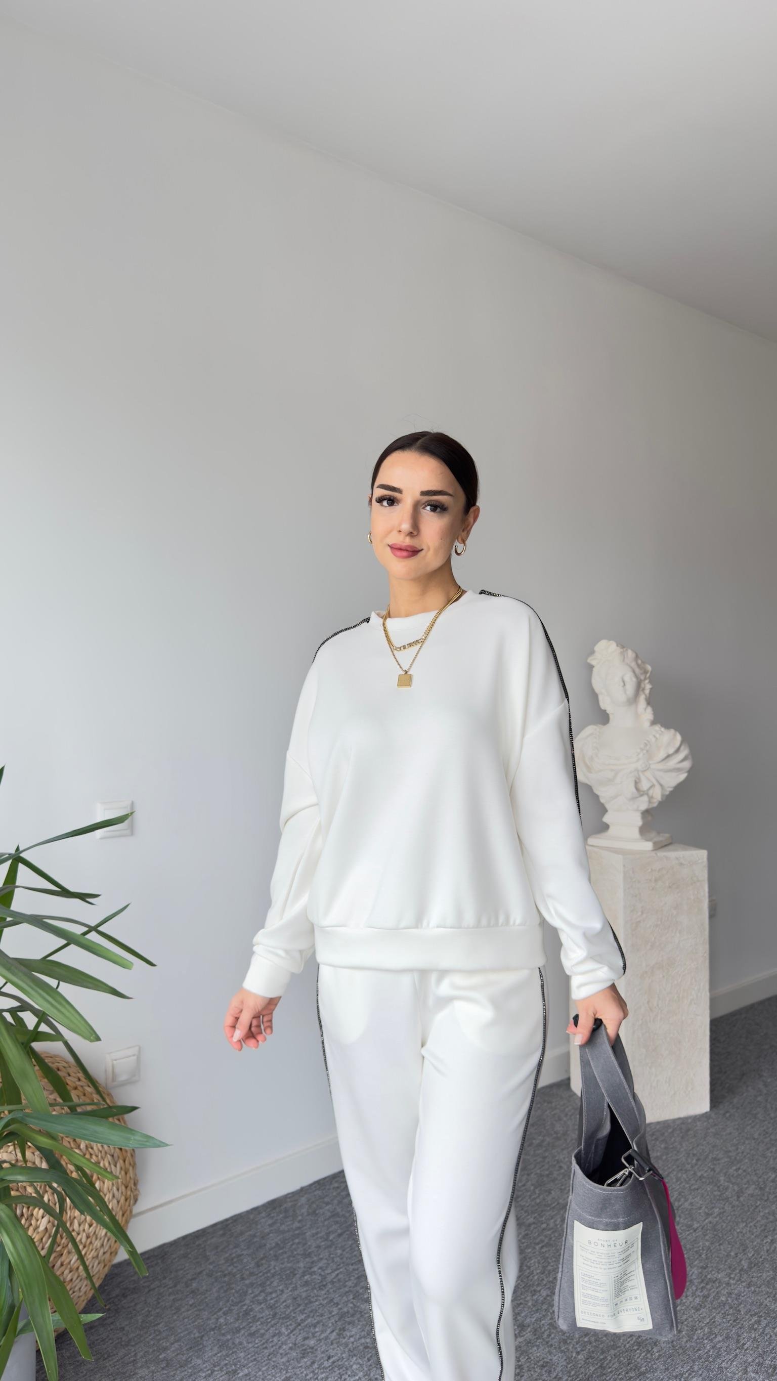 Taş Şerit Detaylı Beyaz Modal Takım