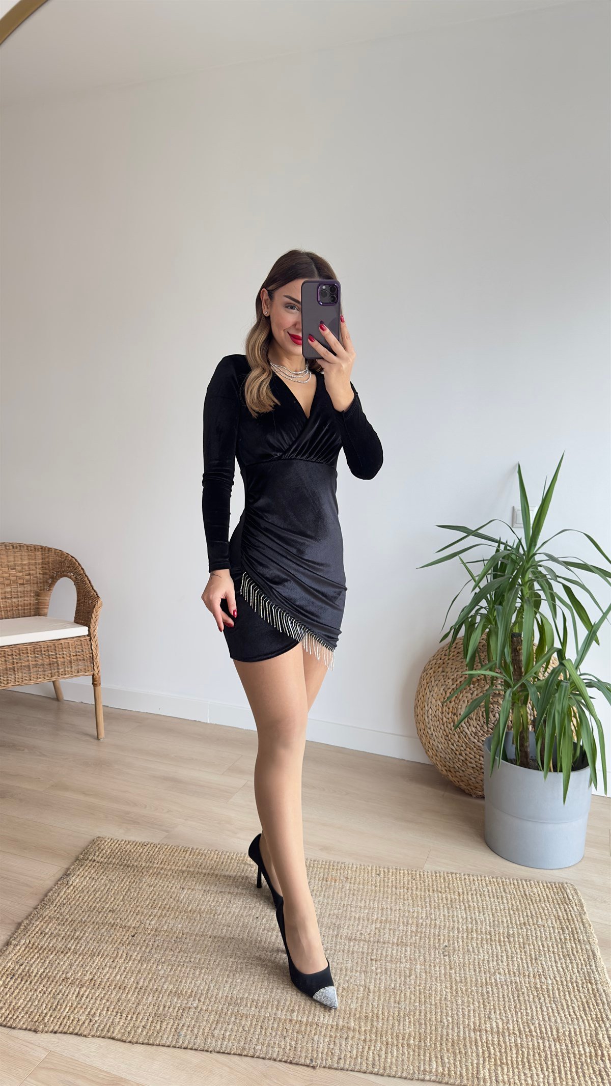Taş Detaylı Siyah Kadife Elbise 
