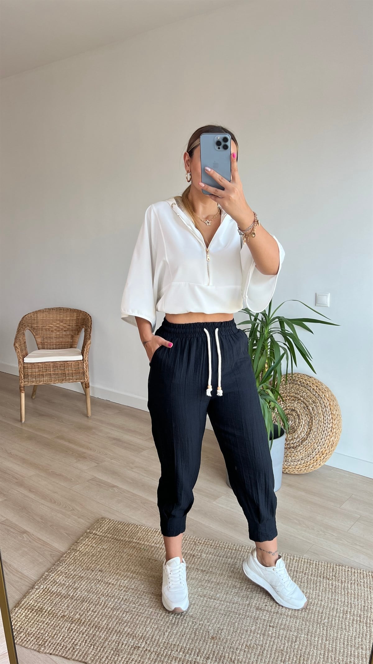 Beli Lastikli Paça Pile Detaylı Pantolon