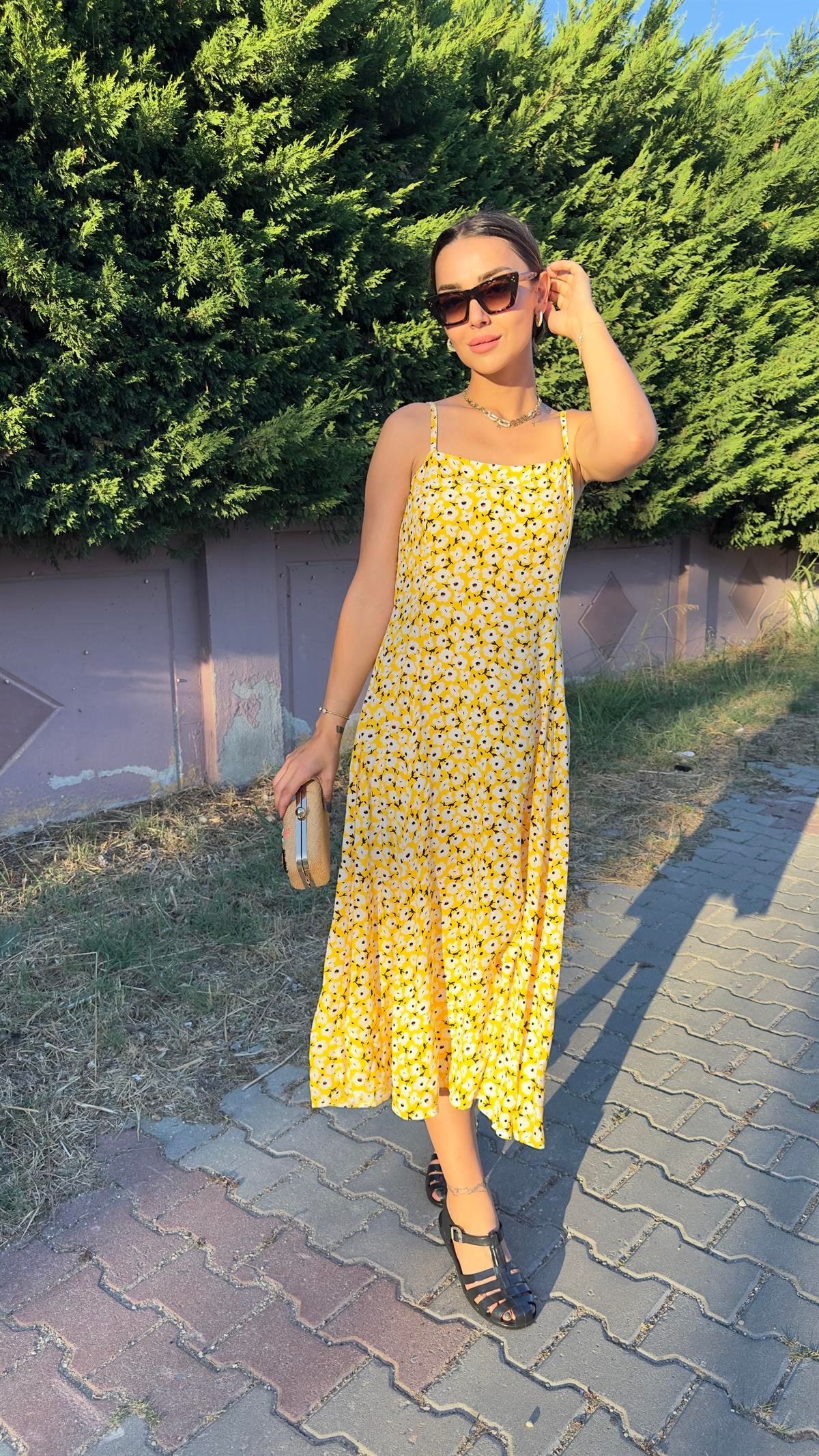 Çiçek Desen Askılı Sarı Elbise 