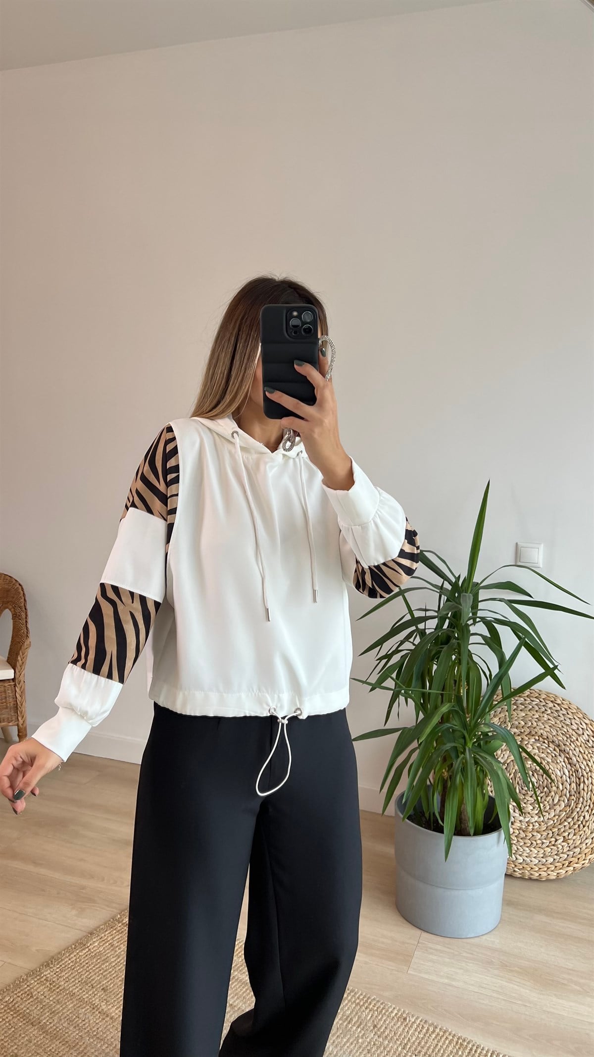 Kolları Zebra Detaylı Sweatshirt