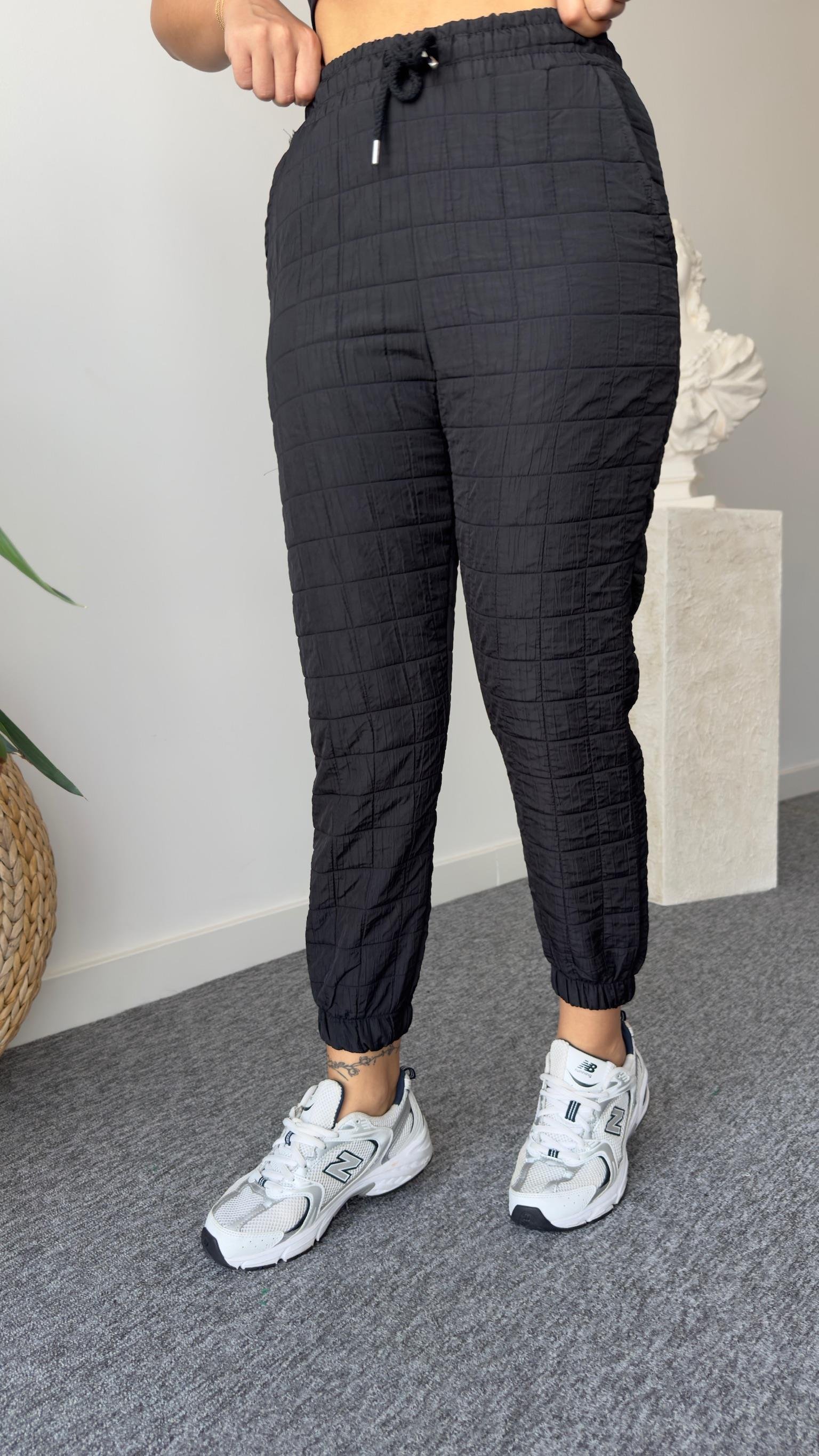 Tual Bel Lastikli Sİyah Kapitone Pantolon