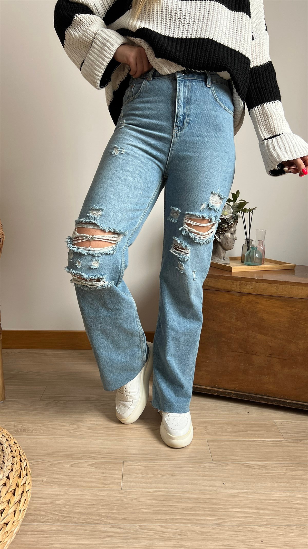 Yırtık Detaylı Jean