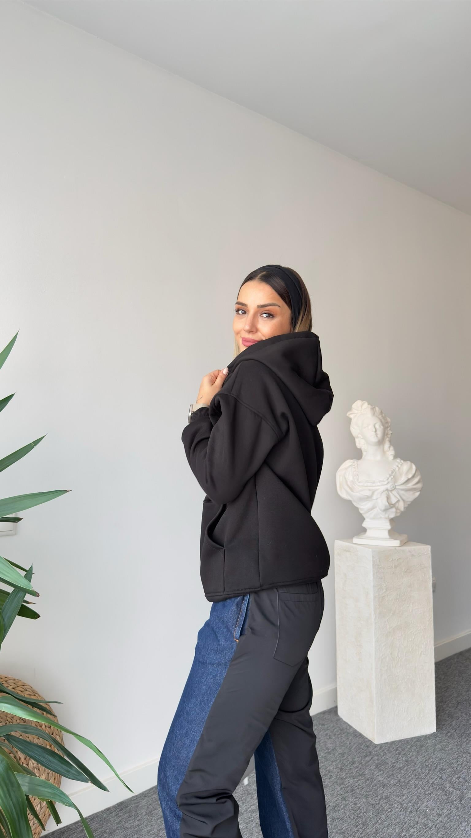 Siyah Lisa Ayıcık İşlemeli Sweatshirt