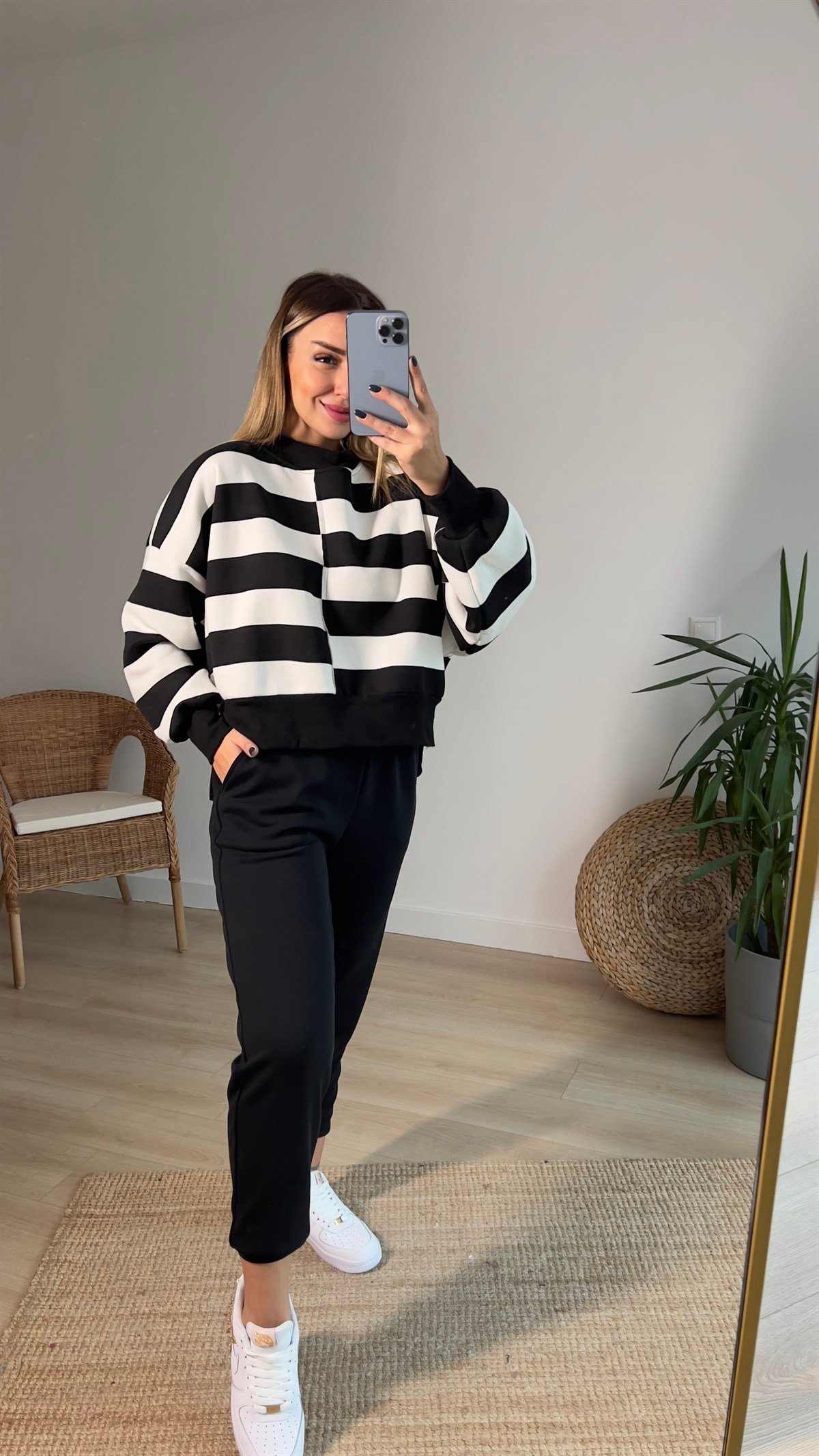 Siyah Beyaz Kalın Çizgili Şardonlu Sweat