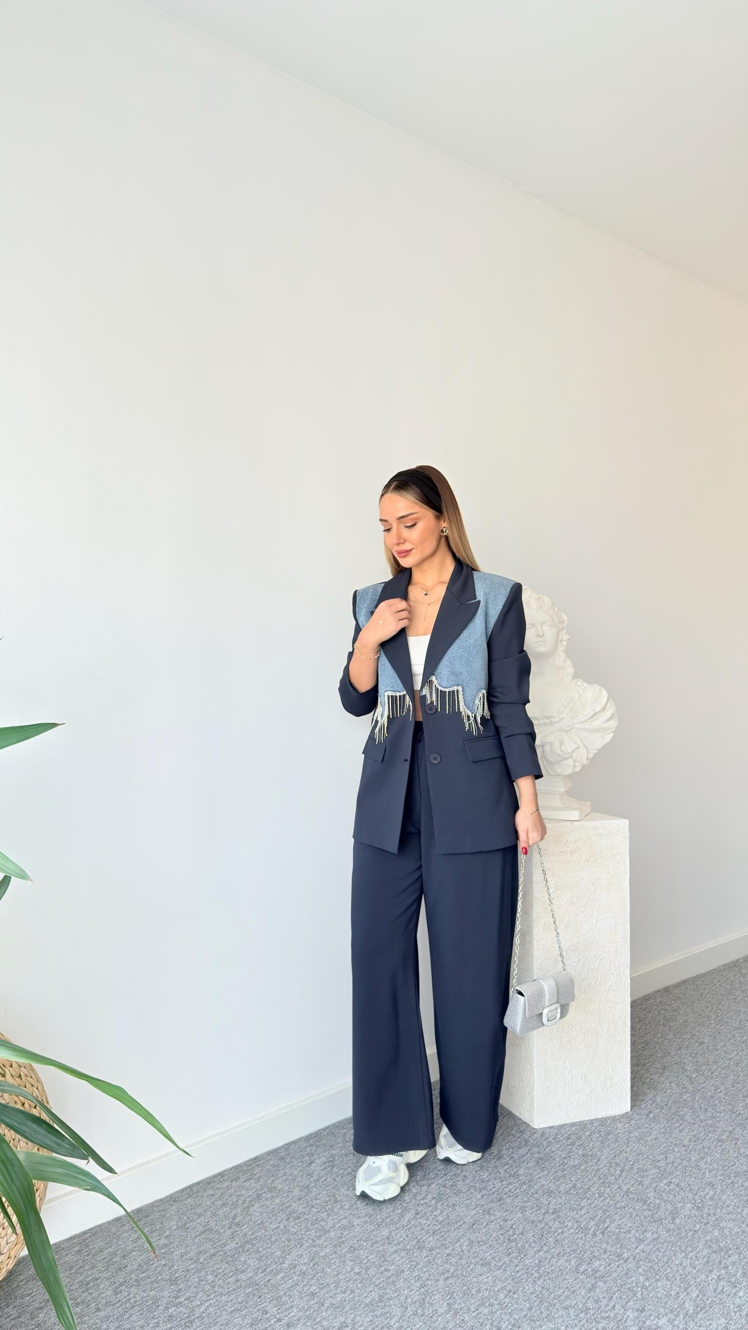 Nema Taş Detaylı Blazer Pantolon Takım