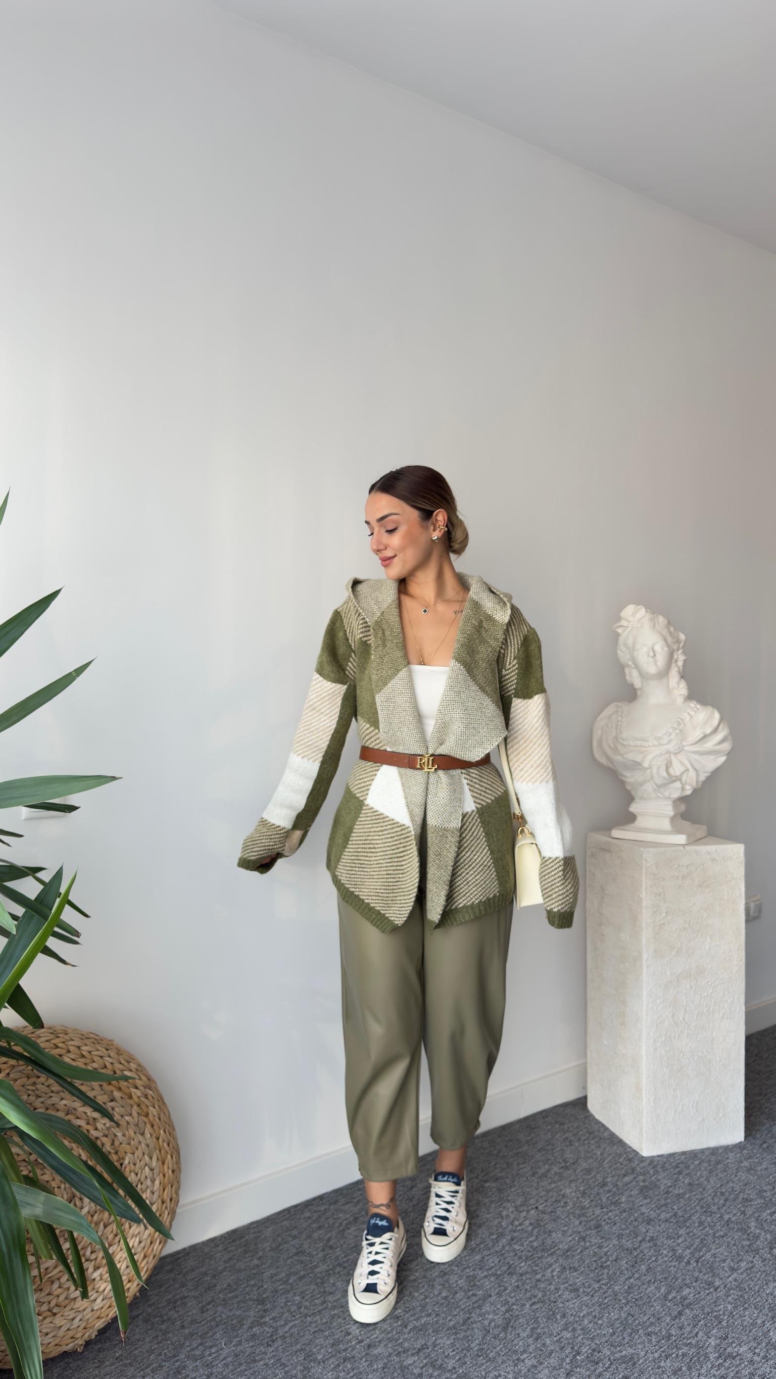 Kapüşonlu Yeşil Ekoseli Hırka