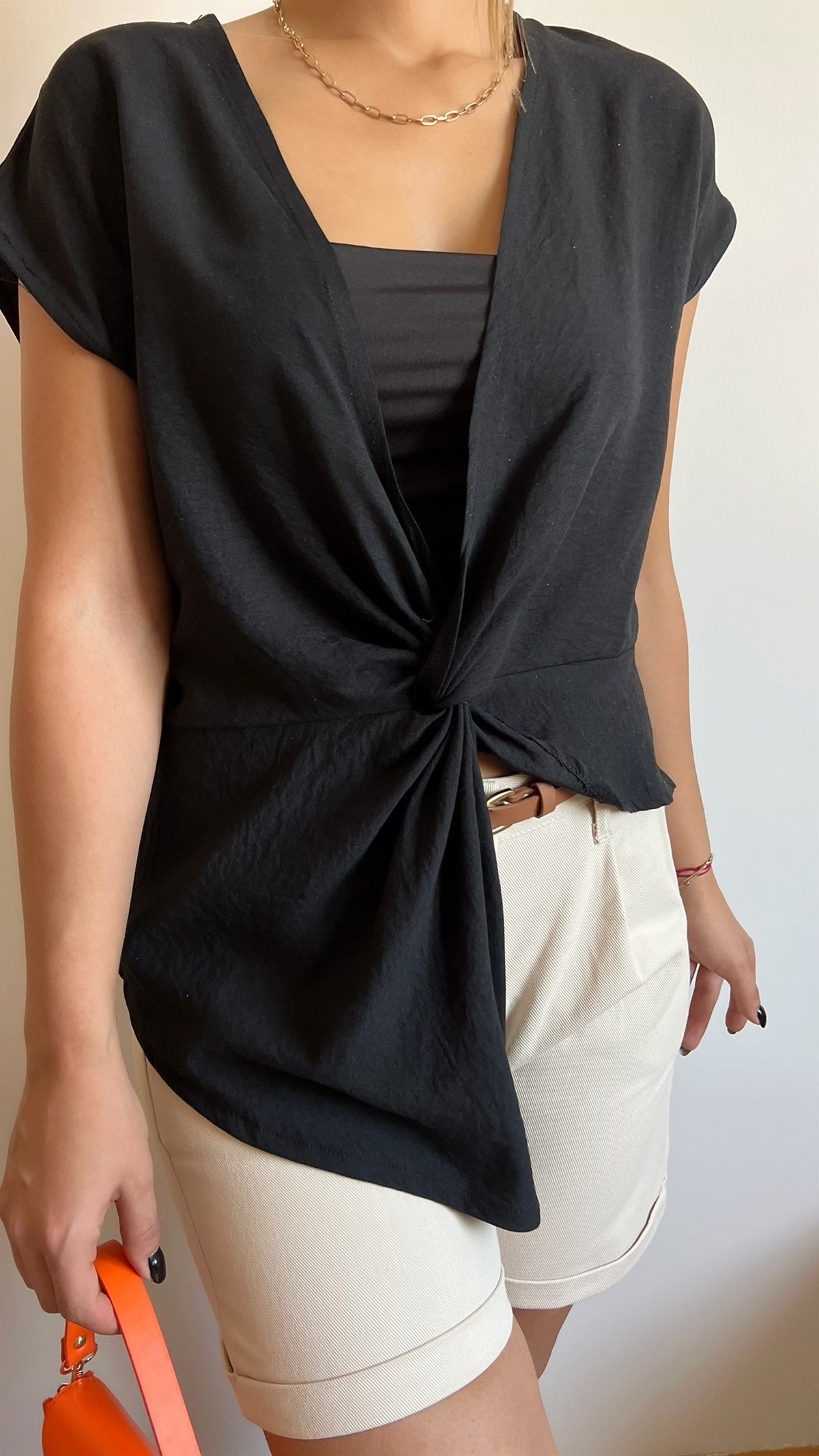 Düğüm Detaylı Siyah Bluz