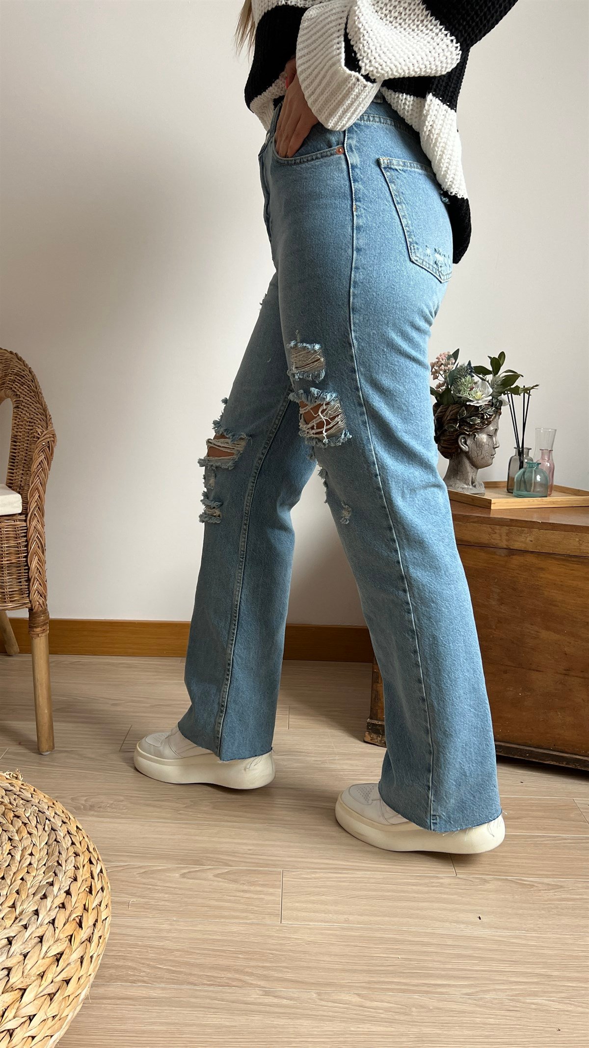 Yırtık Detaylı Jean