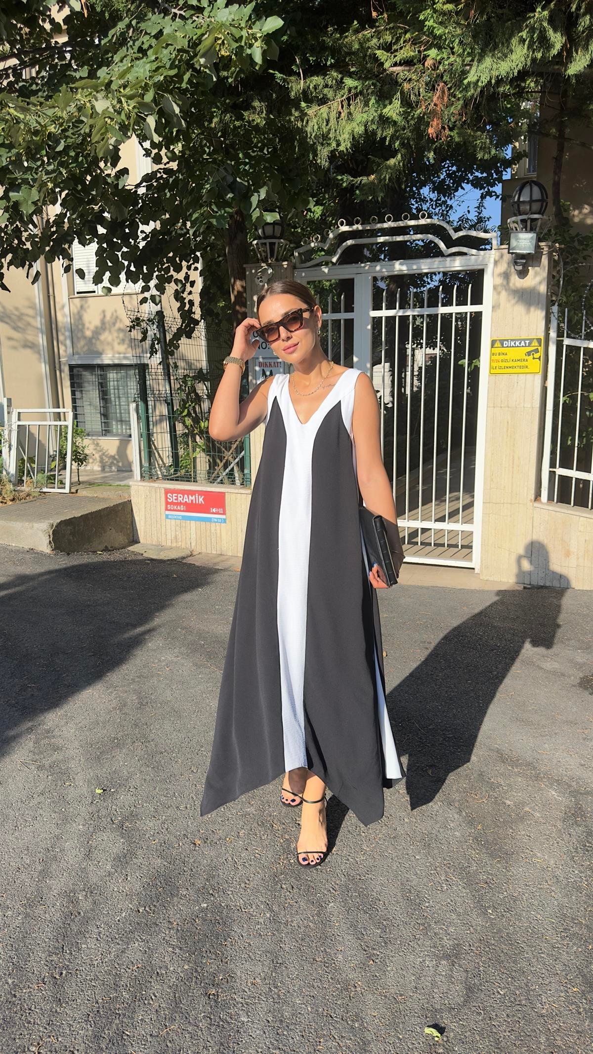 Beyaz Şerit Detaylı Elbise 