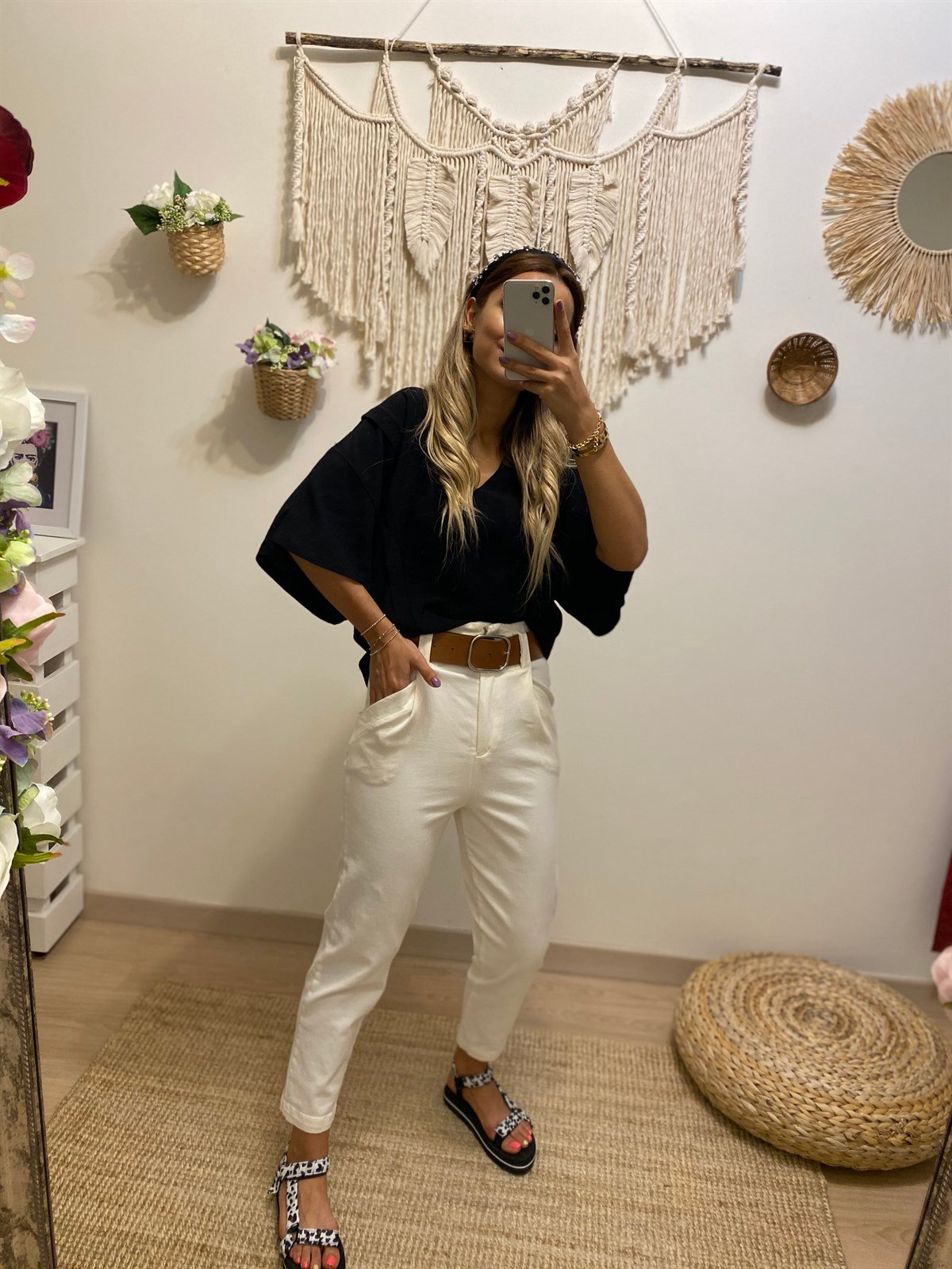 Parça Detaylı Siyah Bluz