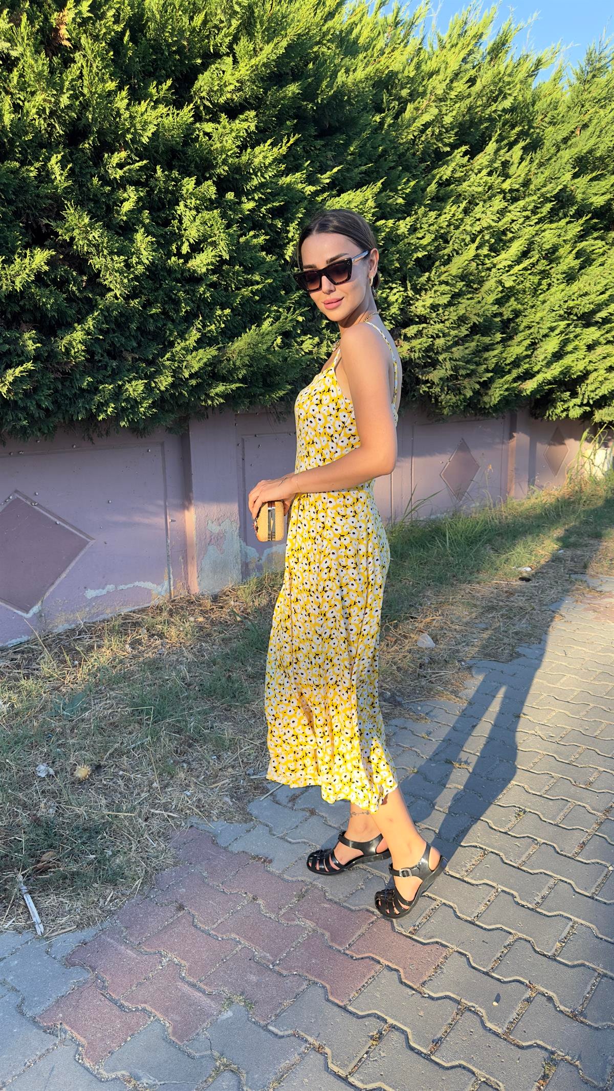 Çiçek Desen Askılı Sarı Elbise 