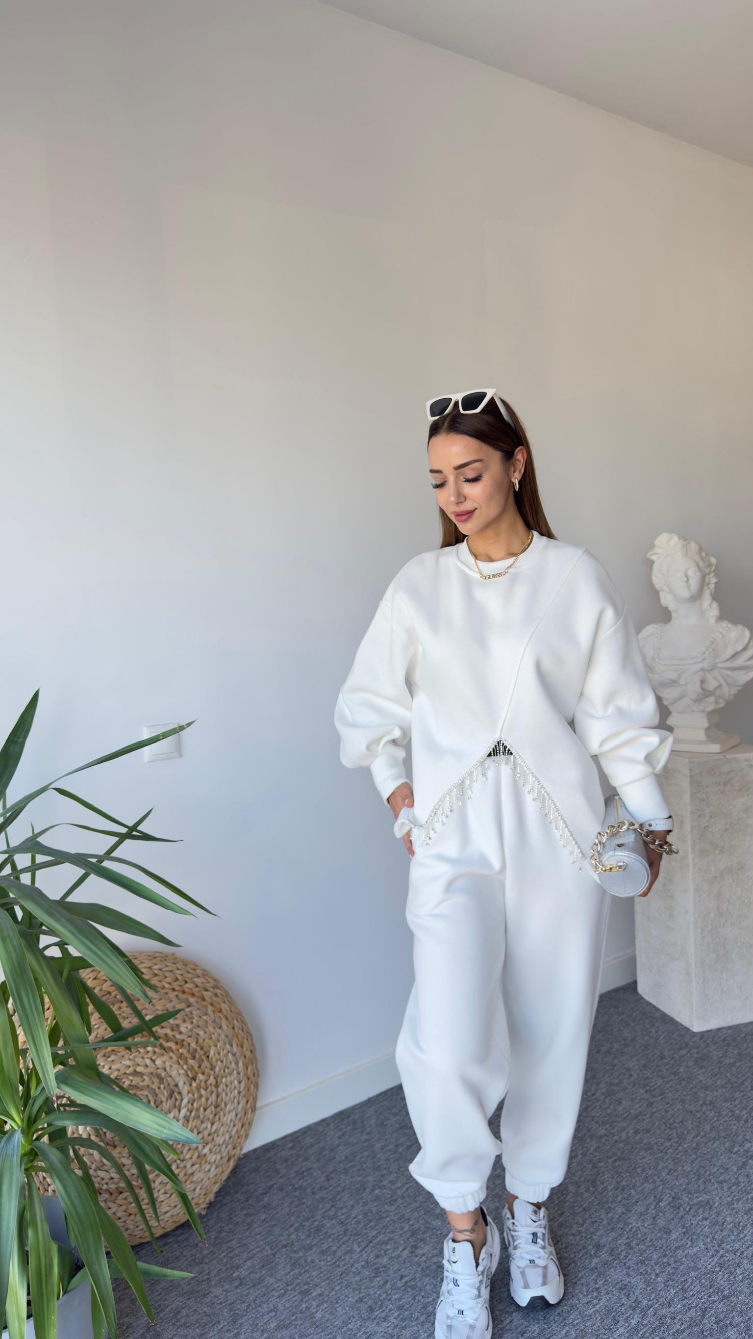 Beyaz V Taş Detaylı Sweatshirt