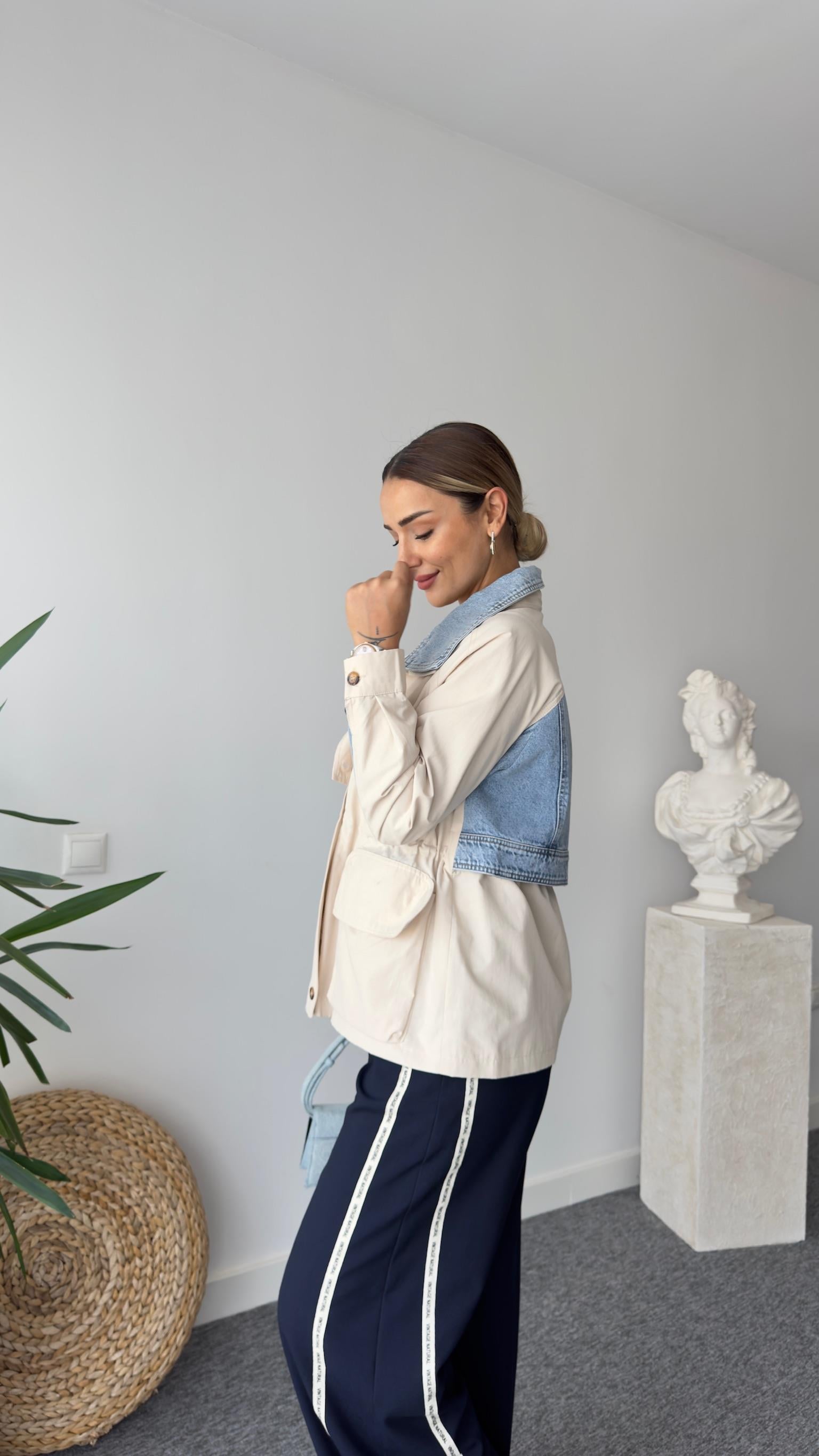 Drew Kot Detaylı Bej Kısa Trenç