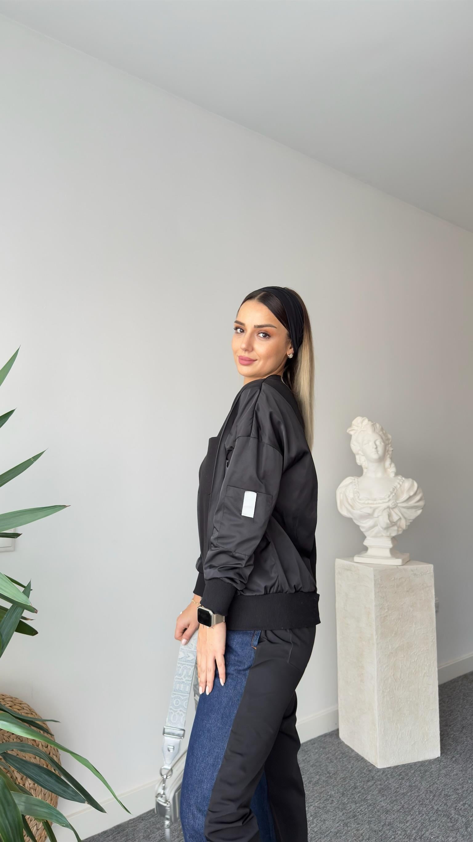Siyah Pietra Paraşüt Garnili Sweat