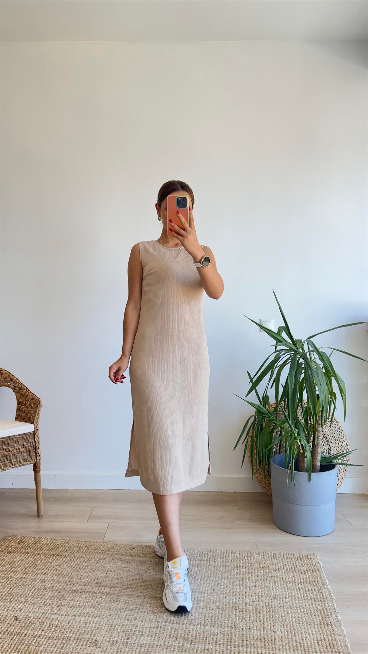 Yırtmaçlı Bej Basic Elbise