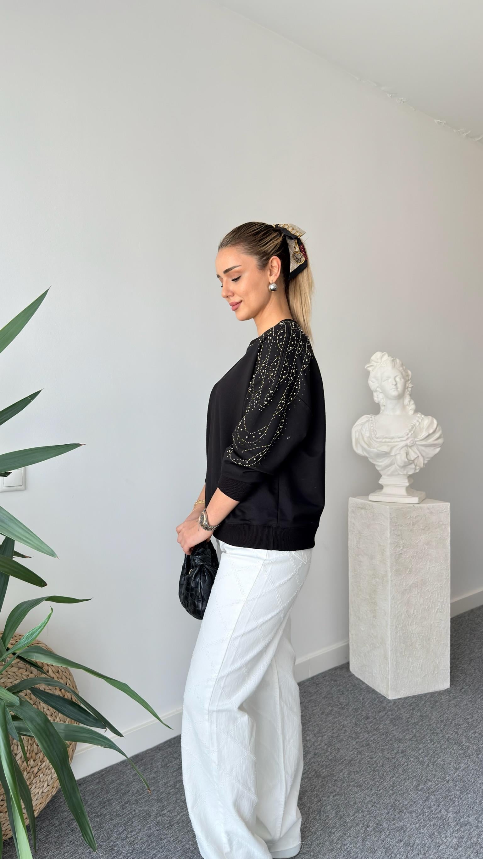 Siyah Gausi Kollar Taşlı Sweatshirt