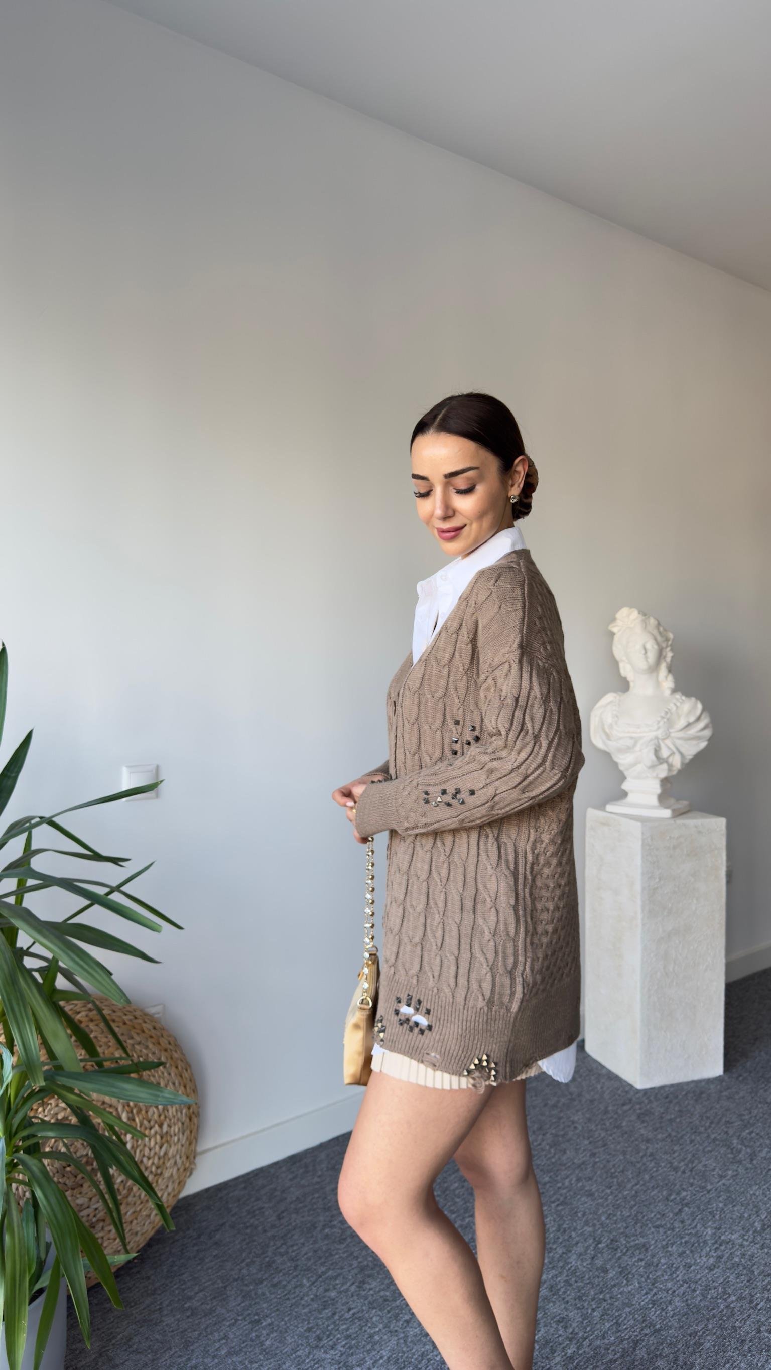 Marka Model Zımbalı Triko Hırka