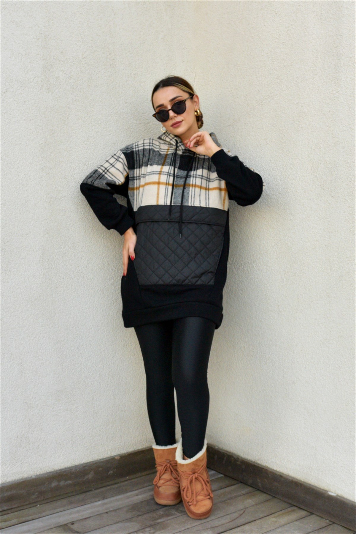 Kapitone Detaylı Siyah Sweatshirt	